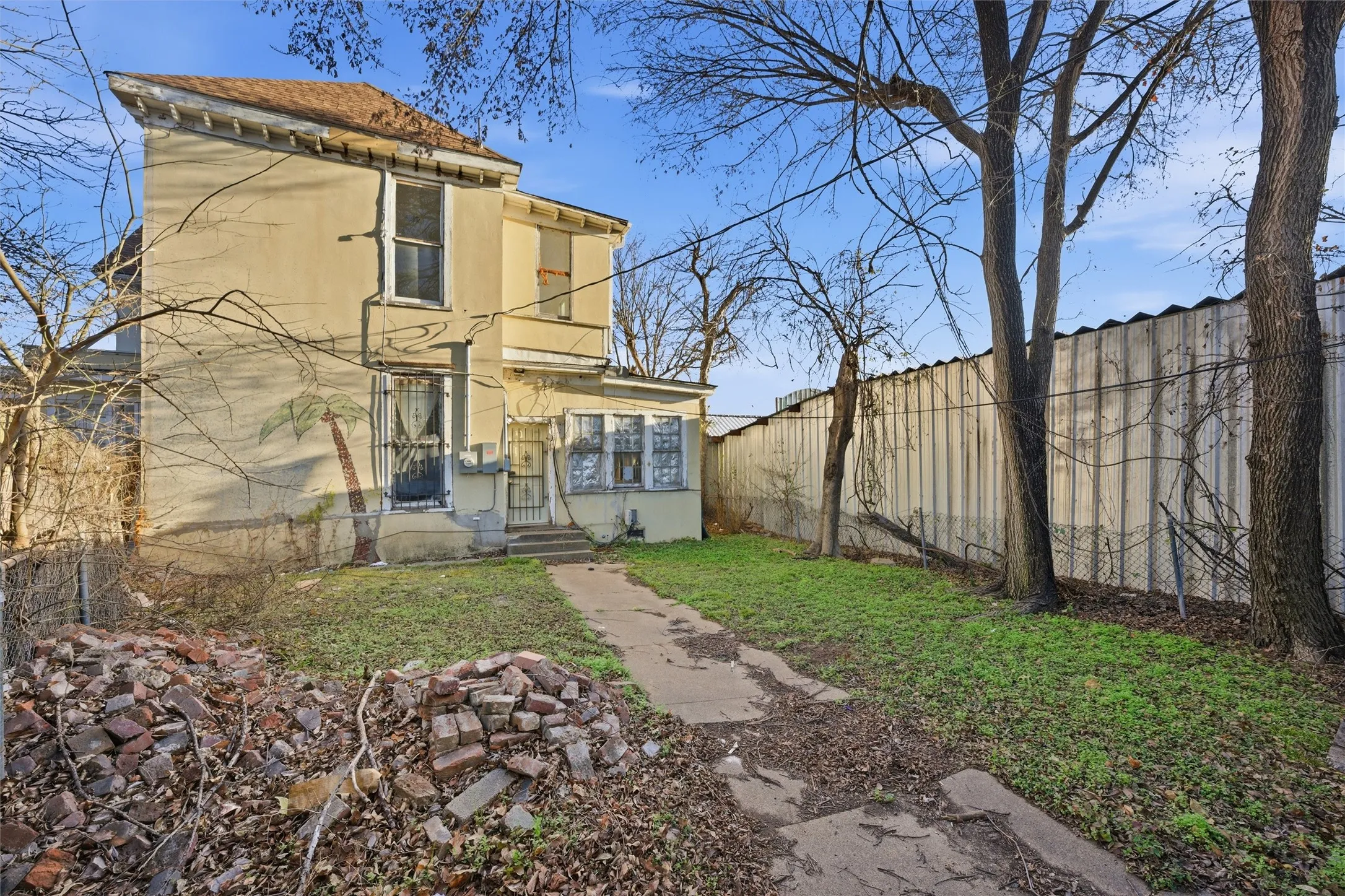 Single Family Residence For Sale in Mc Lennan County , 1601 Columbus Avenue, Waco, Texas 76701, 4 Bedroom, 2 Bathroom, 2 Garage spaces, 3,708 Sqft, built in 1900, mls#21375986, Real Estate Agent in Waco, Homes For Sale in Mc Lennan county, Homes For Sale in Waco, Realtor in Waco Texas, Real Estate Brokerage Independent Realty Texas, Luminita Cordes Realtor