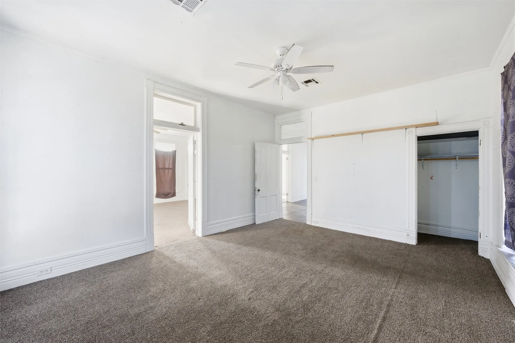 Single Family Residence For Sale in Mc Lennan County , 1601 Columbus Avenue, Waco, Texas 76701, 4 Bedroom, 2 Bathroom, 2 Garage spaces, 3,708 Sqft, built in 1900, mls#21375986, Real Estate Agent in Waco, Homes For Sale in Mc Lennan county, Homes For Sale in Waco, Realtor in Waco Texas, Real Estate Brokerage Independent Realty Texas, Luminita Cordes Realtor