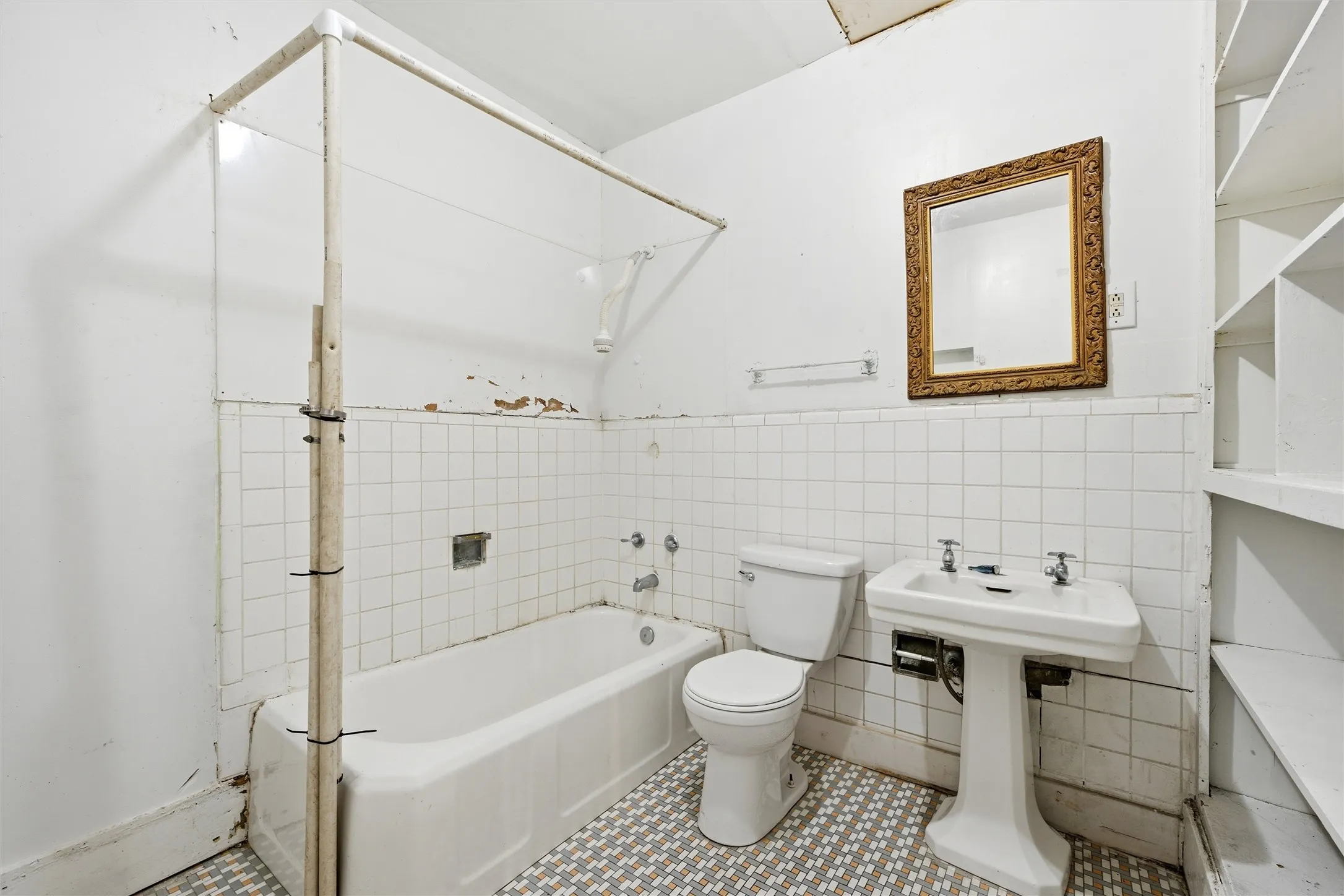 Single Family Residence For Sale in Mc Lennan County , 1601 Columbus Avenue, Waco, Texas 76701, 4 Bedroom, 2 Bathroom, 2 Garage spaces, 3,708 Sqft, built in 1900, mls#21375986, Real Estate Agent in Waco, Homes For Sale in Mc Lennan county, Homes For Sale in Waco, Realtor in Waco Texas, Real Estate Brokerage Independent Realty Texas, Luminita Cordes Realtor