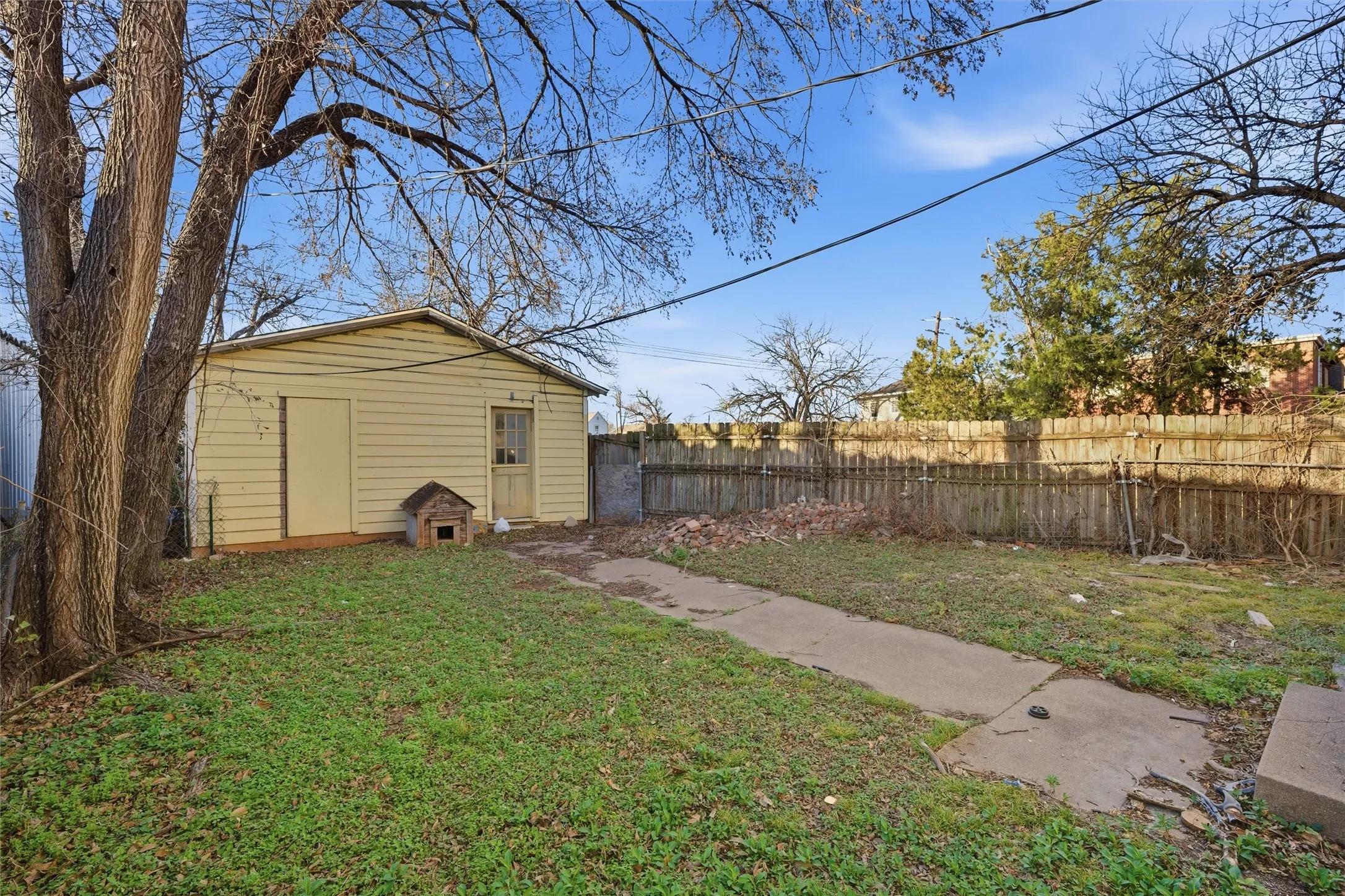 Single Family Residence For Sale in Mc Lennan County , 1601 Columbus Avenue, Waco, Texas 76701, 4 Bedroom, 2 Bathroom, 2 Garage spaces, 3,708 Sqft, built in 1900, mls#21375986, Real Estate Agent in Waco, Homes For Sale in Mc Lennan county, Homes For Sale in Waco, Realtor in Waco Texas, Real Estate Brokerage Independent Realty Texas, Luminita Cordes Realtor
