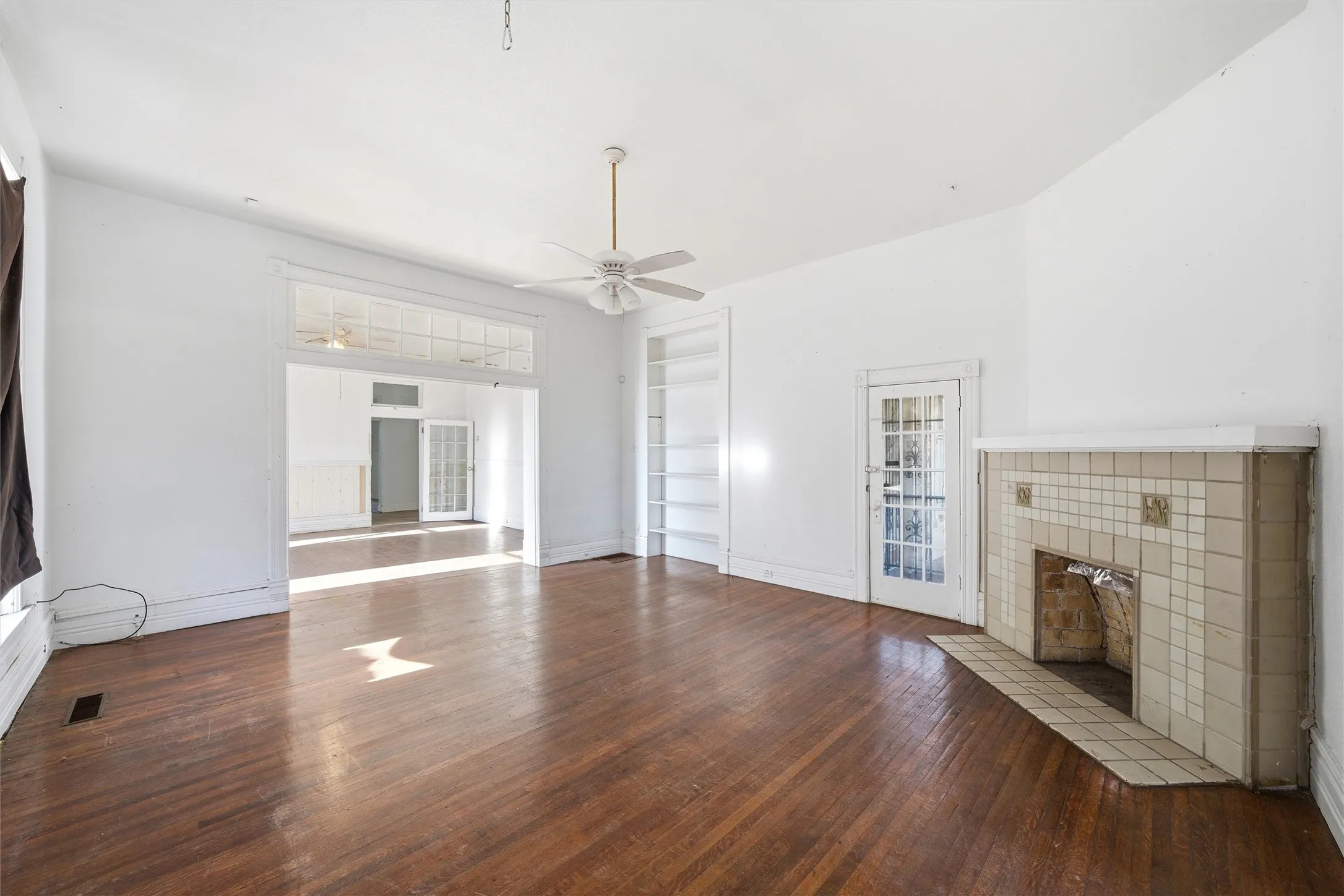 Single Family Residence For Sale in Mc Lennan County , 1601 Columbus Avenue, Waco, Texas 76701, 4 Bedroom, 2 Bathroom, 2 Garage spaces, 3,708 Sqft, built in 1900, mls#21375986, Real Estate Agent in Waco, Homes For Sale in Mc Lennan county, Homes For Sale in Waco, Realtor in Waco Texas, Real Estate Brokerage Independent Realty Texas, Luminita Cordes Realtor