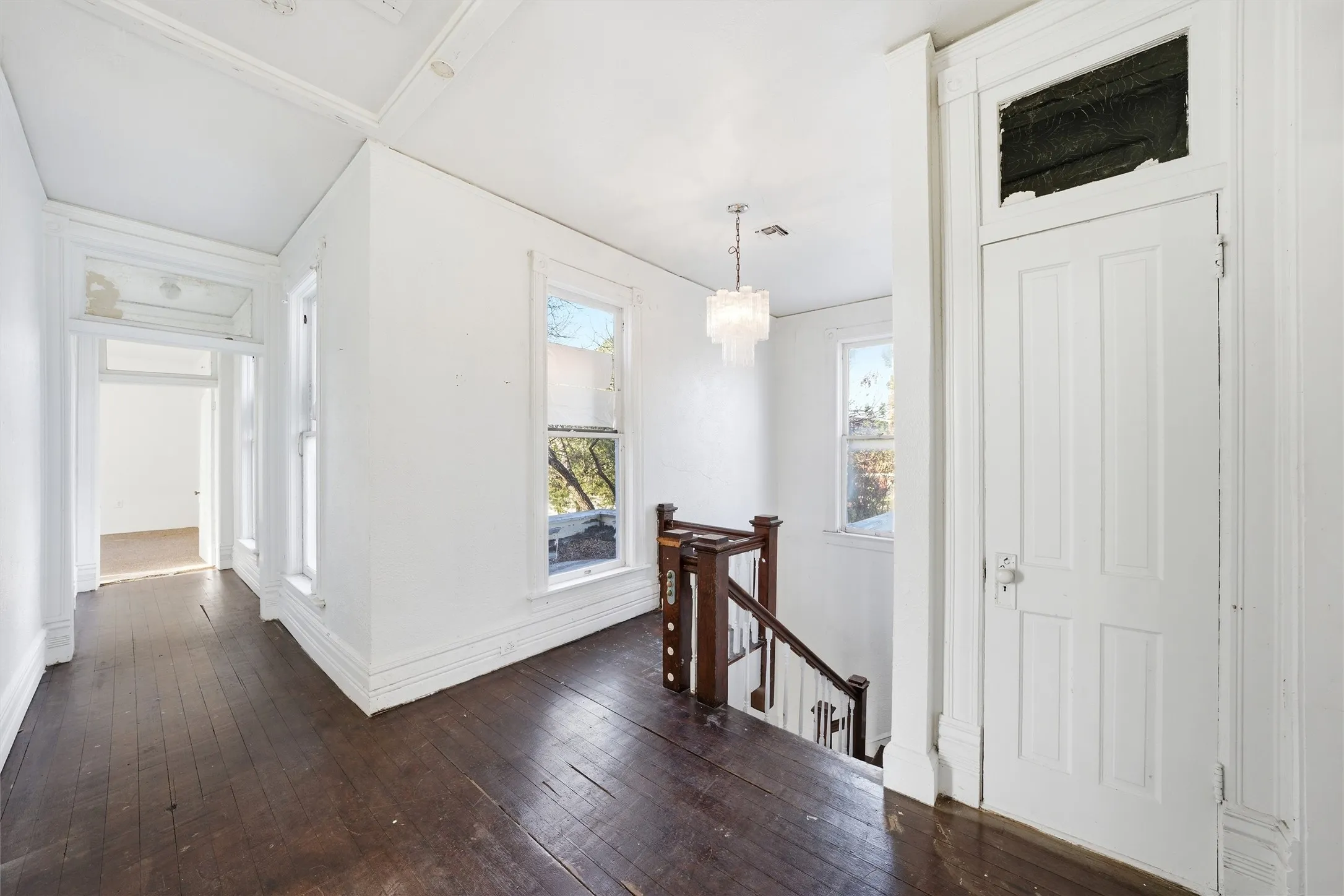 Single Family Residence For Sale in Mc Lennan County , 1601 Columbus Avenue, Waco, Texas 76701, 4 Bedroom, 2 Bathroom, 2 Garage spaces, 3,708 Sqft, built in 1900, mls#21375986, Real Estate Agent in Waco, Homes For Sale in Mc Lennan county, Homes For Sale in Waco, Realtor in Waco Texas, Real Estate Brokerage Independent Realty Texas, Luminita Cordes Realtor