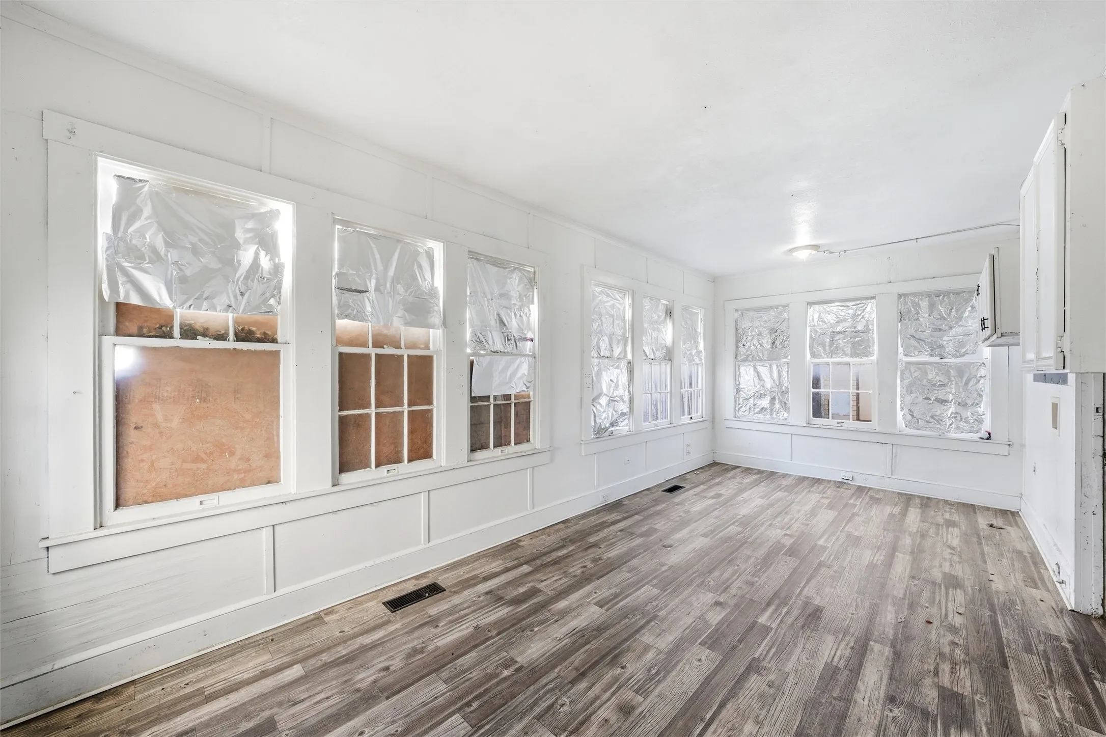 Single Family Residence For Sale in Mc Lennan County , 1601 Columbus Avenue, Waco, Texas 76701, 4 Bedroom, 2 Bathroom, 2 Garage spaces, 3,708 Sqft, built in 1900, mls#21375986, Real Estate Agent in Waco, Homes For Sale in Mc Lennan county, Homes For Sale in Waco, Realtor in Waco Texas, Real Estate Brokerage Independent Realty Texas, Luminita Cordes Realtor