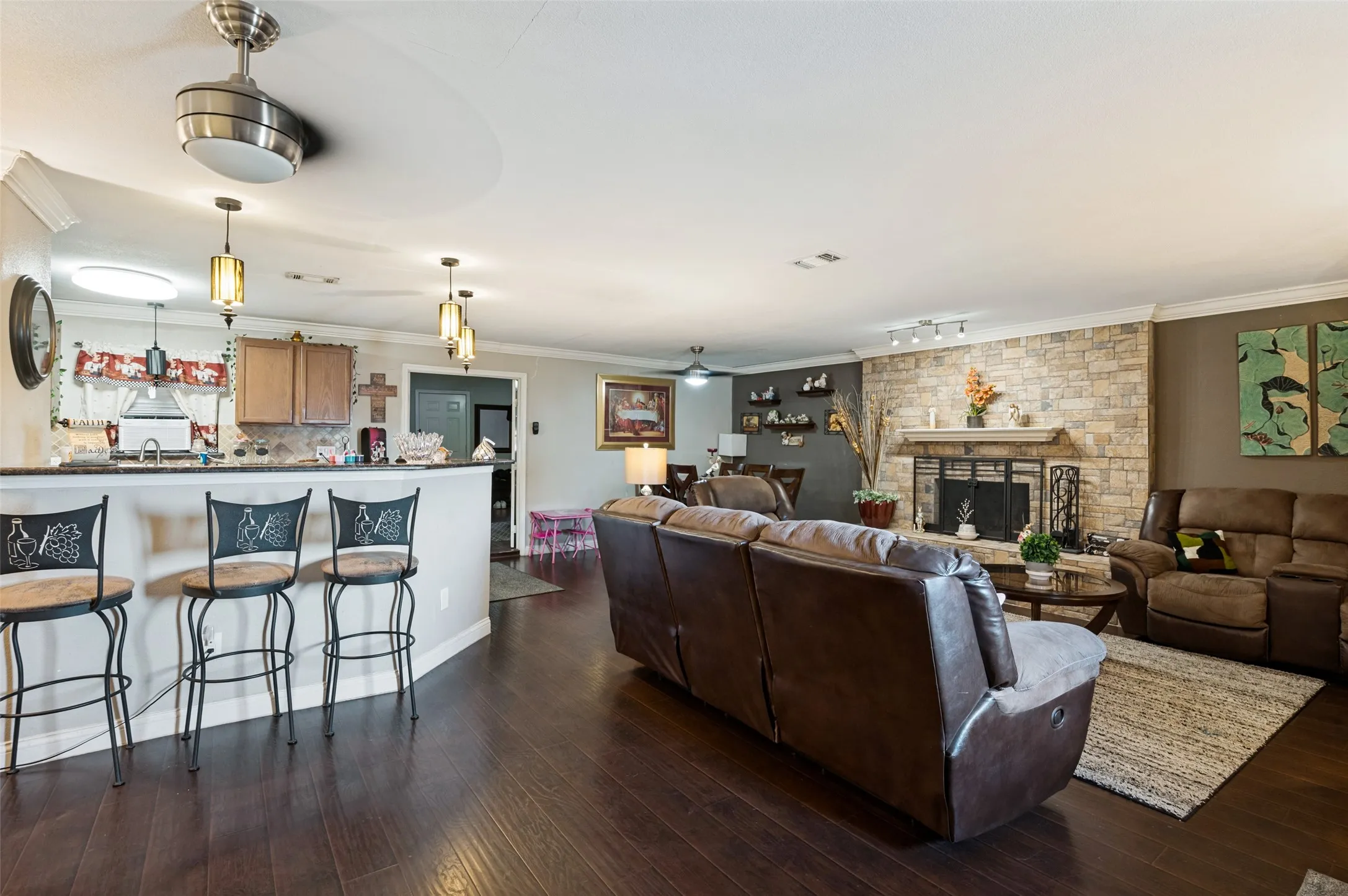 Single Family Residence For Sale in Dallas County , 3802 Yellowstone Street, Irving, Texas 75062, 3 Bedroom, 2 Bathroom, Garage spaces, 1,797 Sqft, built in 1964, mls#21361286, Real Estate Agent in Irving, Homes For Sale in Dallas county, Homes For Sale in Irving, Realtor in Irving Texas, Real Estate Brokerage Independent Realty Texas, Luminita Cordes Realtor