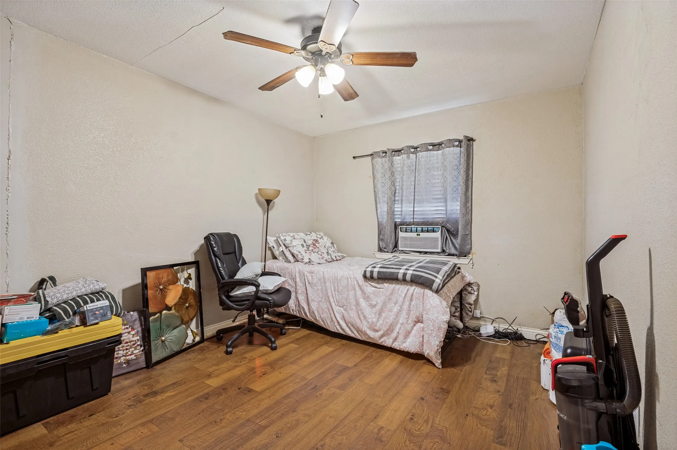Bedroom #3 with ceiling fan and closet