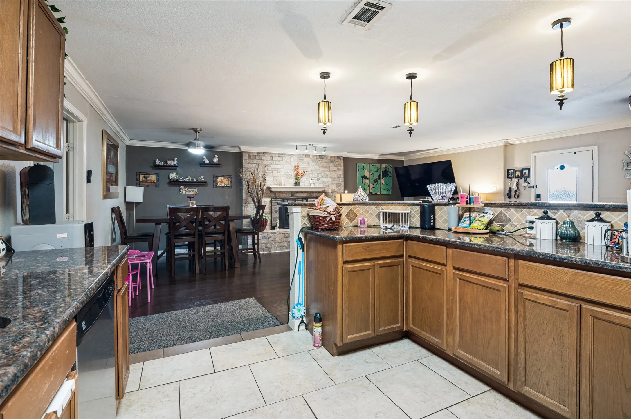 Single Family Residence For Sale in Dallas County , 3802 Yellowstone Street, Irving, Texas 75062, 3 Bedroom, 2 Bathroom, Garage spaces, 1,797 Sqft, built in 1964, mls#21361286, Real Estate Agent in Irving, Homes For Sale in Dallas county, Homes For Sale in Irving, Realtor in Irving Texas, Real Estate Brokerage Independent Realty Texas, Luminita Cordes Realtor