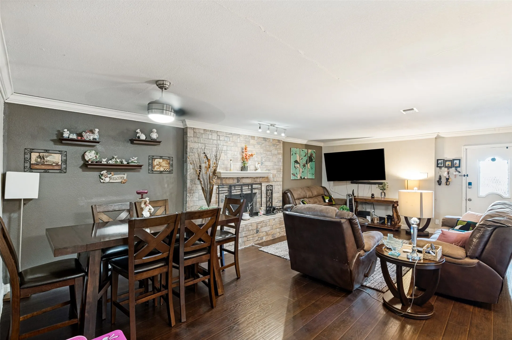 Single Family Residence For Sale in Dallas County , 3802 Yellowstone Street, Irving, Texas 75062, 3 Bedroom, 2 Bathroom, Garage spaces, 1,797 Sqft, built in 1964, mls#21361286, Real Estate Agent in Irving, Homes For Sale in Dallas county, Homes For Sale in Irving, Realtor in Irving Texas, Real Estate Brokerage Independent Realty Texas, Luminita Cordes Realtor