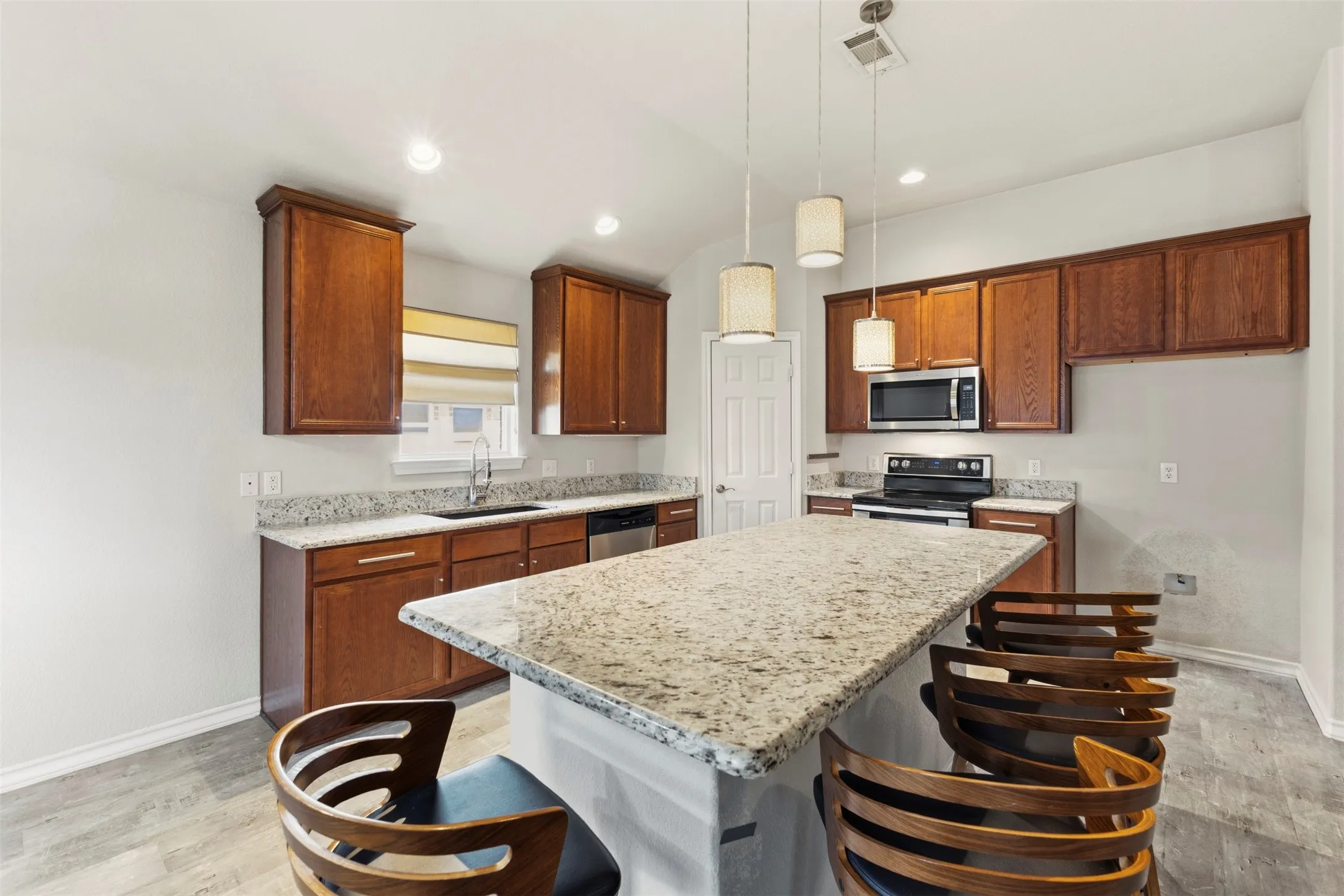 Single Family Residence For Sale in Tarrant County , 937 Behrens Court, Crowley, Texas 76036, 3 Bedroom, 2 Bathroom, 2 Garage spaces, 1,679 Sqft, built in 2006, mls#21364149, Real Estate Agent in Crowley, Homes For Sale in Tarrant county, Homes For Sale in Crowley, Realtor in Crowley Texas, Real Estate Brokerage Independent Realty Texas, Luminita Cordes Realtor