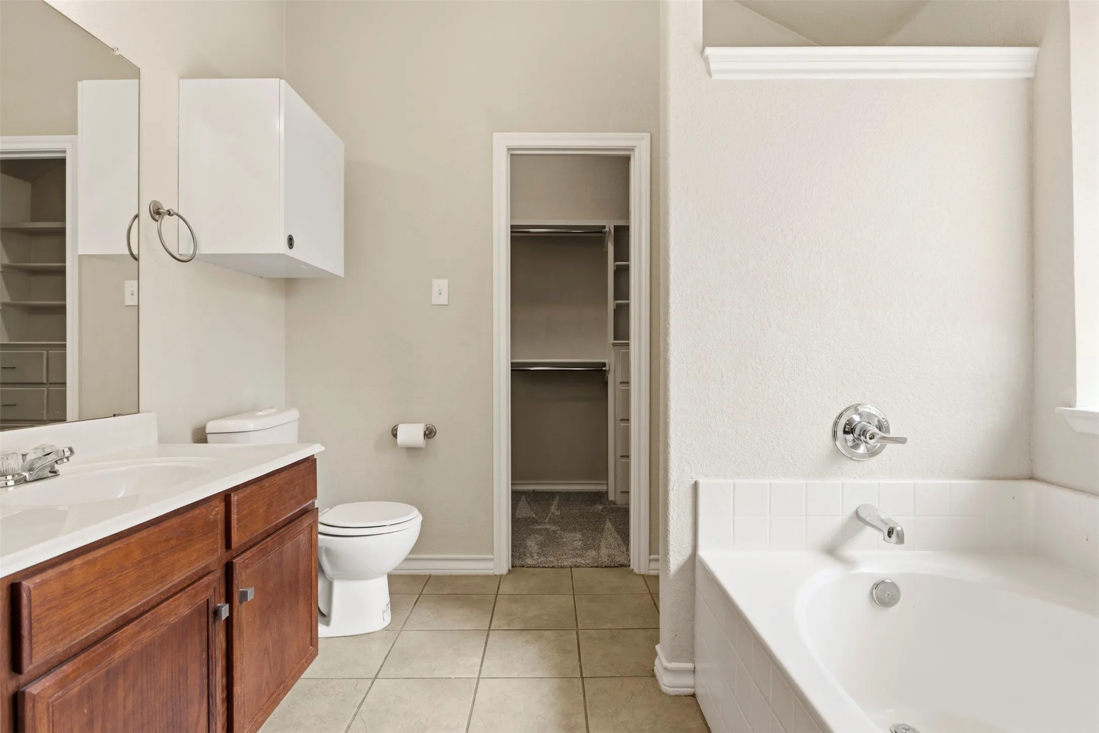 Single Family Residence For Sale in Tarrant County , 937 Behrens Court, Crowley, Texas 76036, 3 Bedroom, 2 Bathroom, 2 Garage spaces, 1,679 Sqft, built in 2006, mls#21364149, Real Estate Agent in Crowley, Homes For Sale in Tarrant county, Homes For Sale in Crowley, Realtor in Crowley Texas, Real Estate Brokerage Independent Realty Texas, Luminita Cordes Realtor