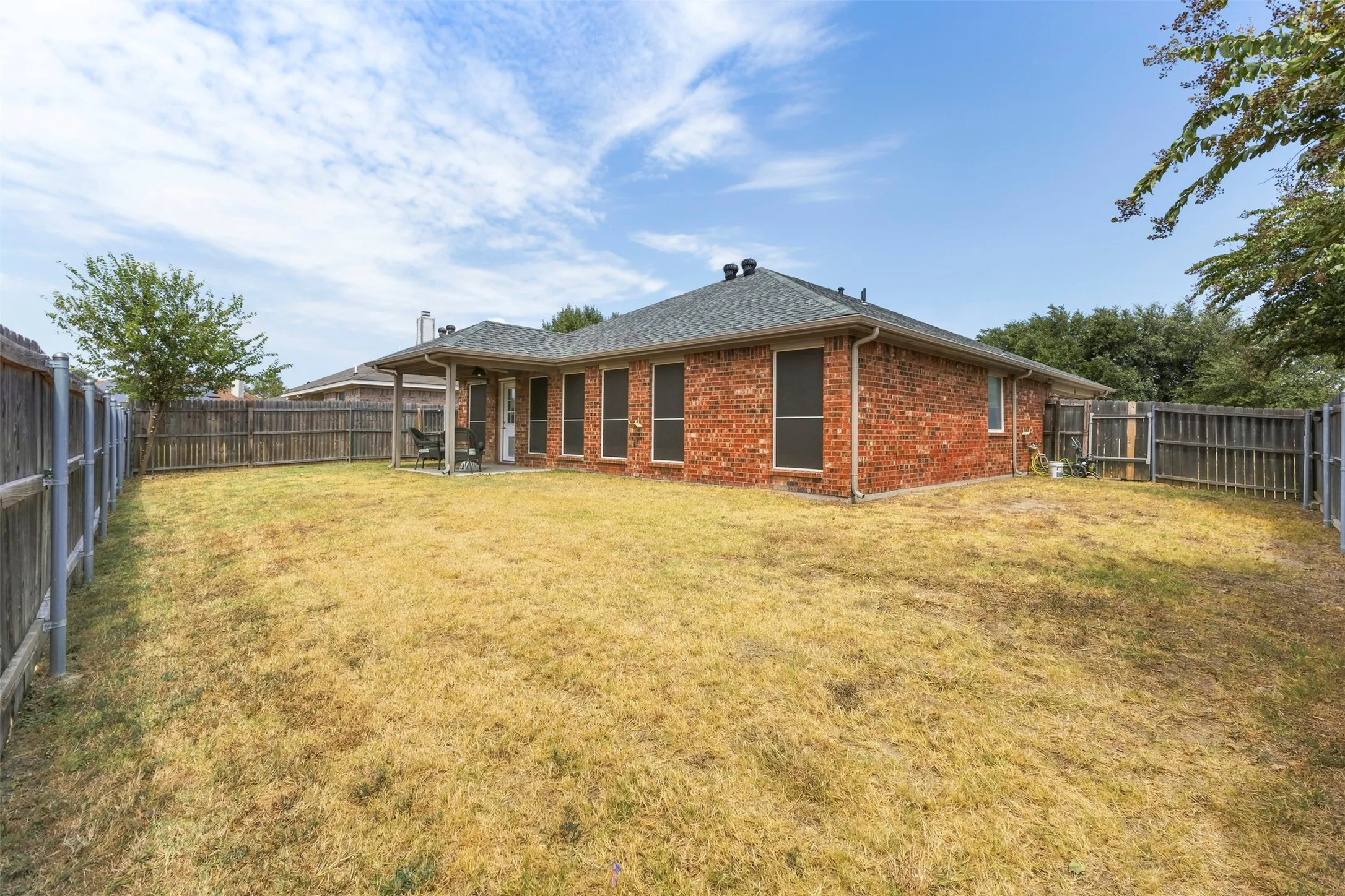 Single Family Residence For Sale in Tarrant County , 937 Behrens Court, Crowley, Texas 76036, 3 Bedroom, 2 Bathroom, 2 Garage spaces, 1,679 Sqft, built in 2006, mls#21364149, Real Estate Agent in Crowley, Homes For Sale in Tarrant county, Homes For Sale in Crowley, Realtor in Crowley Texas, Real Estate Brokerage Independent Realty Texas, Luminita Cordes Realtor