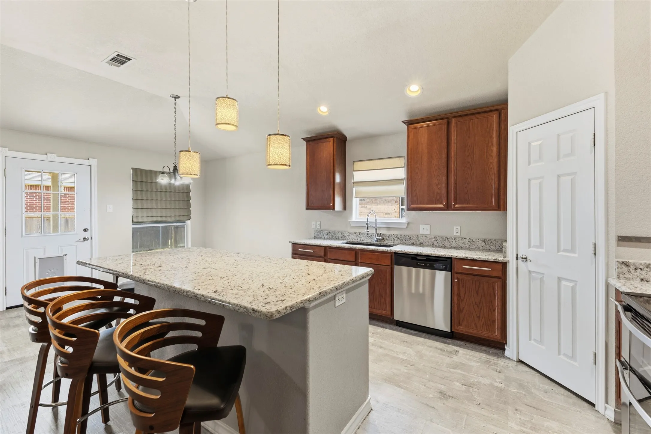 Single Family Residence For Sale in Tarrant County , 937 Behrens Court, Crowley, Texas 76036, 3 Bedroom, 2 Bathroom, 2 Garage spaces, 1,679 Sqft, built in 2006, mls#21364149, Real Estate Agent in Crowley, Homes For Sale in Tarrant county, Homes For Sale in Crowley, Realtor in Crowley Texas, Real Estate Brokerage Independent Realty Texas, Luminita Cordes Realtor