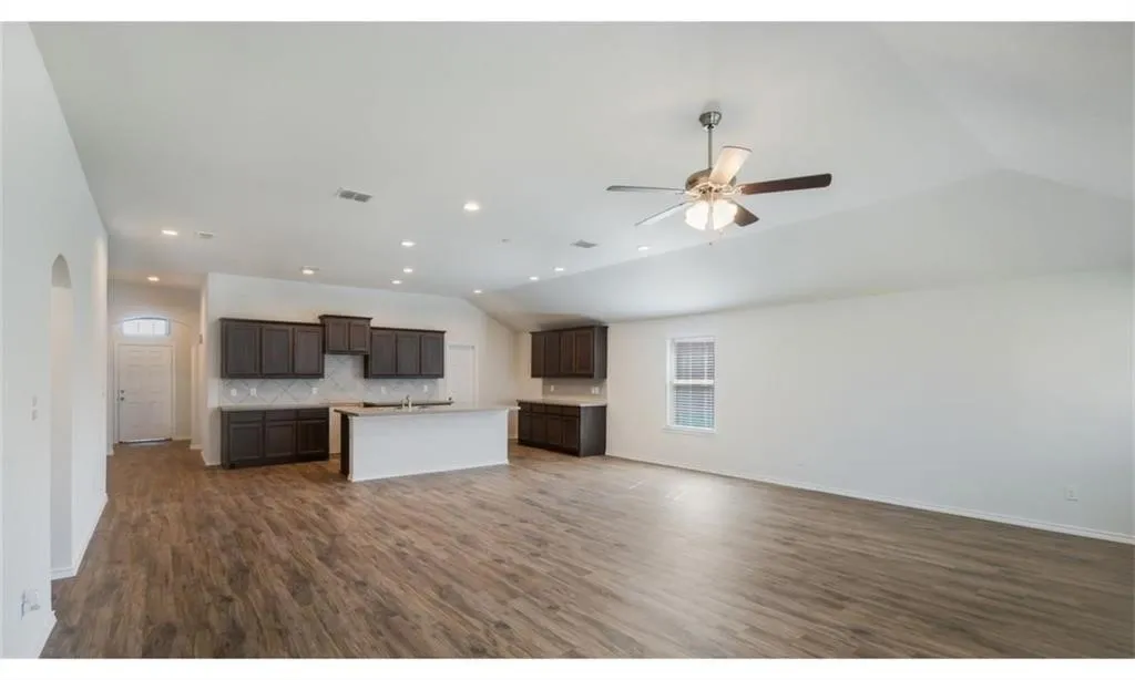 Single Family Residence For Rent in Tarrant County , 9201 Forbes Mill, Fort Worth, Texas 76179, 3 Bedroom, 2 Bathroom, 2 Garage spaces, 1,861 Sqft, built in 2019, mls#21376893, Real Estate Agent in Fort Worth, Homes For Rent in Tarrant county, Homes For Rent in Fort Worth, Realtor in Fort Worth Texas, Real Estate Brokerage Independent Realty Texas, Luminita Cordes Realtor