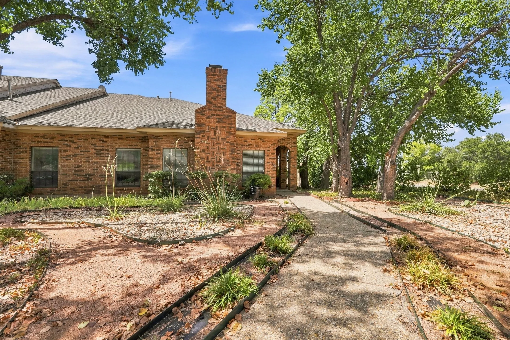 Single Family Residence For Sale in Taylor County , 116 Lytle Place Drive, Abilene, Texas 79602, 3 Bedroom, 4 Bathroom, 2 Garage spaces, 2,827 Sqft, built in 1985, mls#21376476, Real Estate Agent in Abilene, Homes For Sale in Taylor county, Homes For Sale in Abilene, Realtor in Abilene Texas, Real Estate Brokerage Independent Realty Texas, Luminita Cordes Realtor