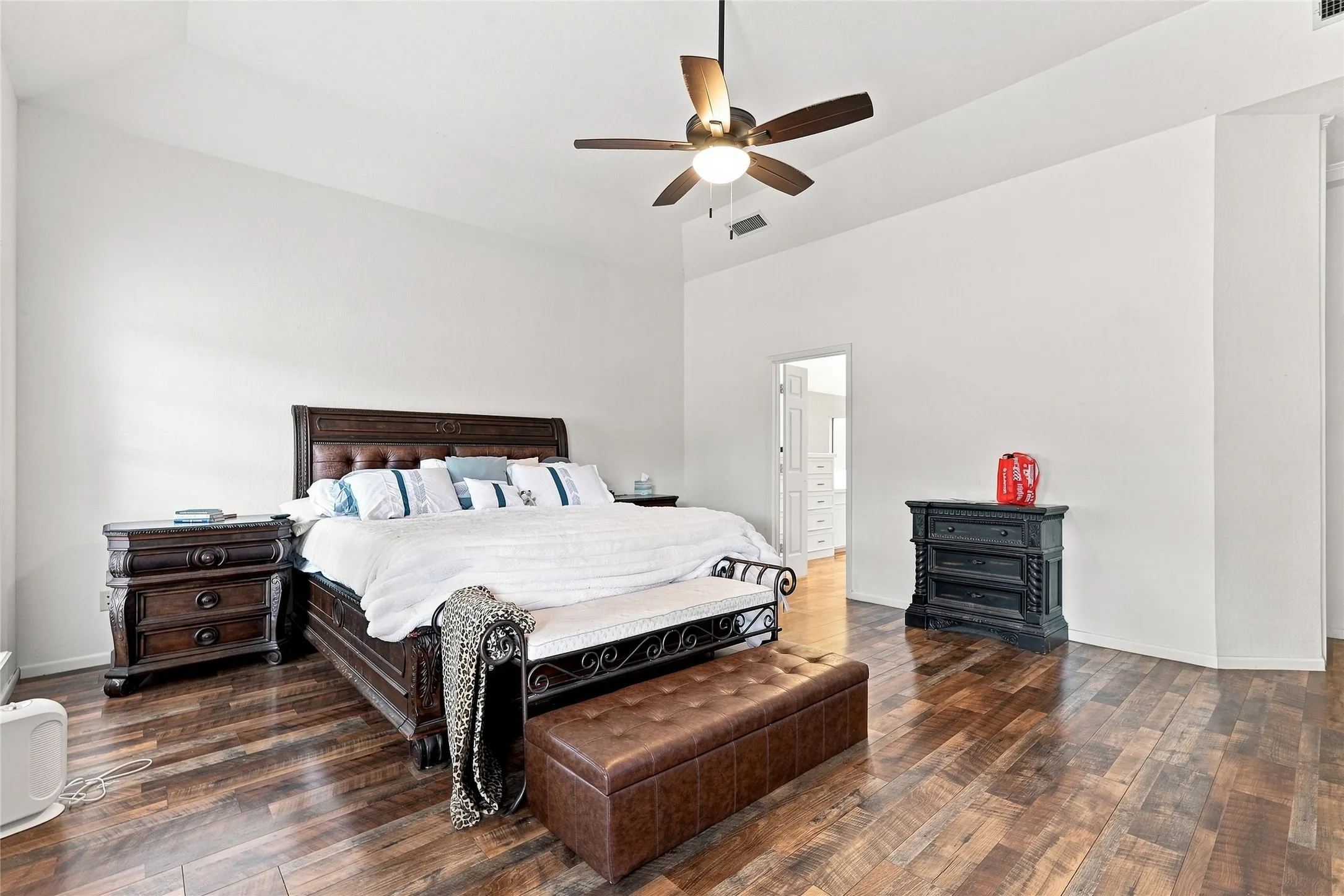 Single Family Residence For Sale in Taylor County , 116 Lytle Place Drive, Abilene, Texas 79602, 3 Bedroom, 4 Bathroom, 2 Garage spaces, 2,827 Sqft, built in 1985, mls#21376476, Real Estate Agent in Abilene, Homes For Sale in Taylor county, Homes For Sale in Abilene, Realtor in Abilene Texas, Real Estate Brokerage Independent Realty Texas, Luminita Cordes Realtor
