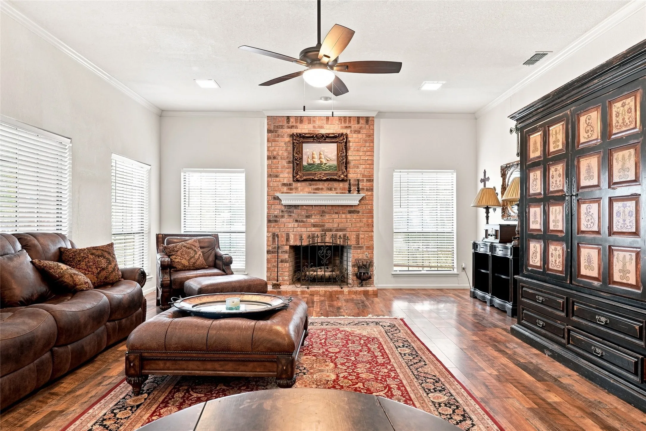 Single Family Residence For Sale in Taylor County , 116 Lytle Place Drive, Abilene, Texas 79602, 3 Bedroom, 4 Bathroom, 2 Garage spaces, 2,827 Sqft, built in 1985, mls#21376476, Real Estate Agent in Abilene, Homes For Sale in Taylor county, Homes For Sale in Abilene, Realtor in Abilene Texas, Real Estate Brokerage Independent Realty Texas, Luminita Cordes Realtor