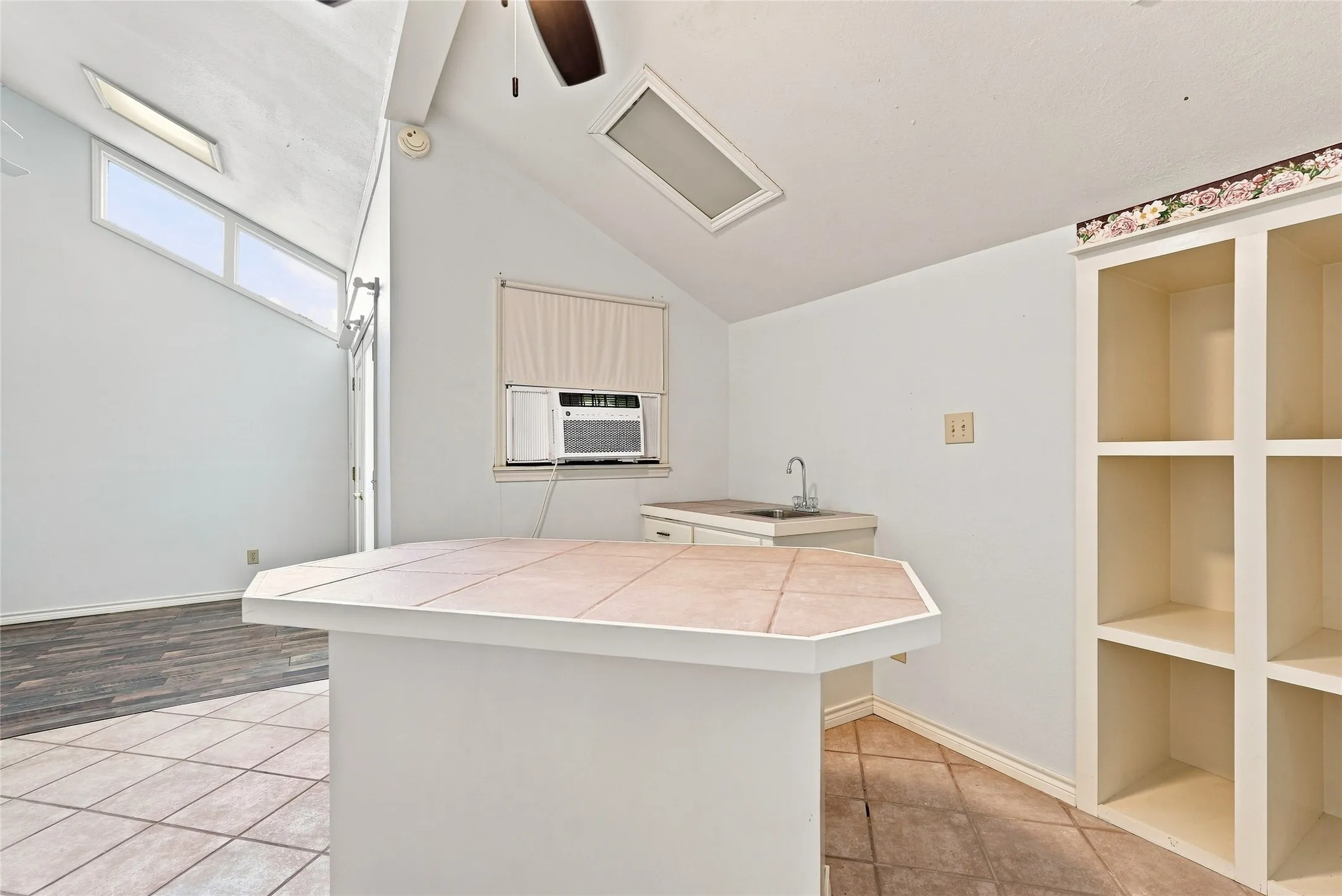 Single Family Residence For Sale in Taylor County , 116 Lytle Place Drive, Abilene, Texas 79602, 3 Bedroom, 4 Bathroom, 2 Garage spaces, 2,827 Sqft, built in 1985, mls#21376476, Real Estate Agent in Abilene, Homes For Sale in Taylor county, Homes For Sale in Abilene, Realtor in Abilene Texas, Real Estate Brokerage Independent Realty Texas, Luminita Cordes Realtor