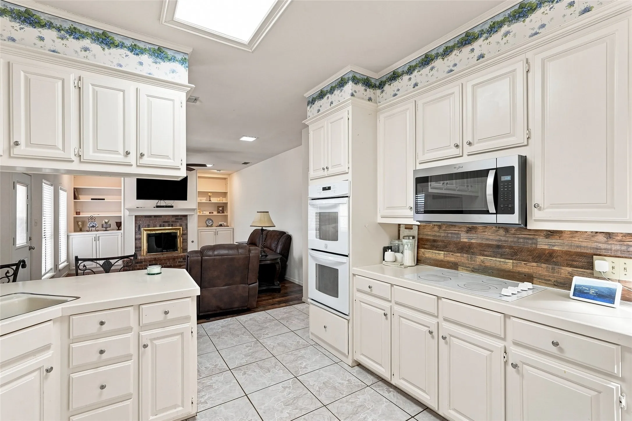 Single Family Residence For Sale in Taylor County , 116 Lytle Place Drive, Abilene, Texas 79602, 3 Bedroom, 4 Bathroom, 2 Garage spaces, 2,827 Sqft, built in 1985, mls#21376476, Real Estate Agent in Abilene, Homes For Sale in Taylor county, Homes For Sale in Abilene, Realtor in Abilene Texas, Real Estate Brokerage Independent Realty Texas, Luminita Cordes Realtor