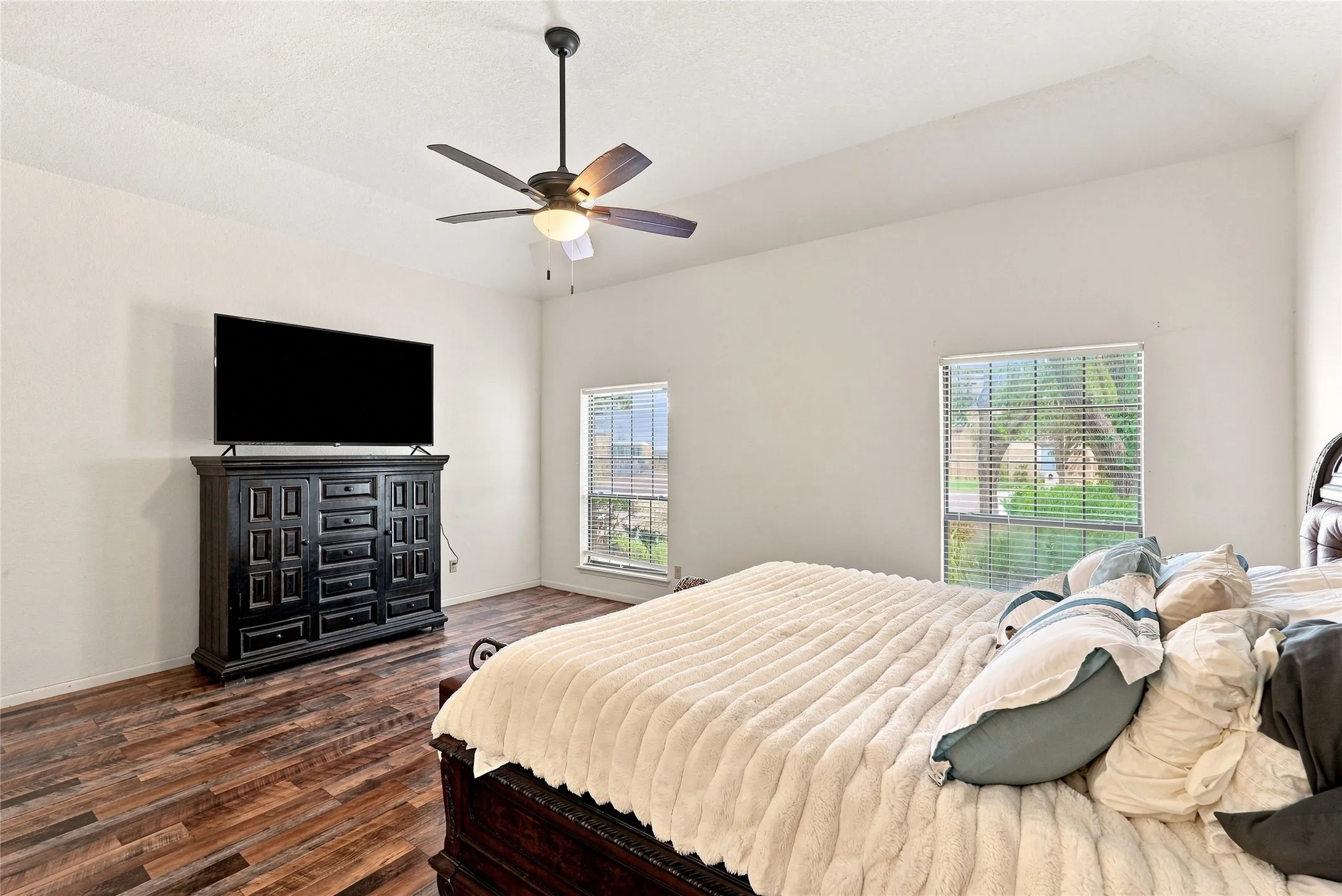 Single Family Residence For Sale in Taylor County , 116 Lytle Place Drive, Abilene, Texas 79602, 3 Bedroom, 4 Bathroom, 2 Garage spaces, 2,827 Sqft, built in 1985, mls#21376476, Real Estate Agent in Abilene, Homes For Sale in Taylor county, Homes For Sale in Abilene, Realtor in Abilene Texas, Real Estate Brokerage Independent Realty Texas, Luminita Cordes Realtor