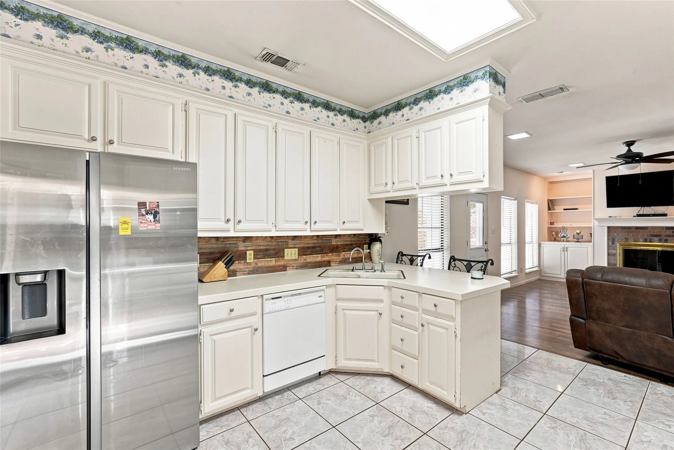 Single Family Residence For Sale in Taylor County , 116 Lytle Place Drive, Abilene, Texas 79602, 3 Bedroom, 4 Bathroom, 2 Garage spaces, 2,827 Sqft, built in 1985, mls#21376476, Real Estate Agent in Abilene, Homes For Sale in Taylor county, Homes For Sale in Abilene, Realtor in Abilene Texas, Real Estate Brokerage Independent Realty Texas, Luminita Cordes Realtor