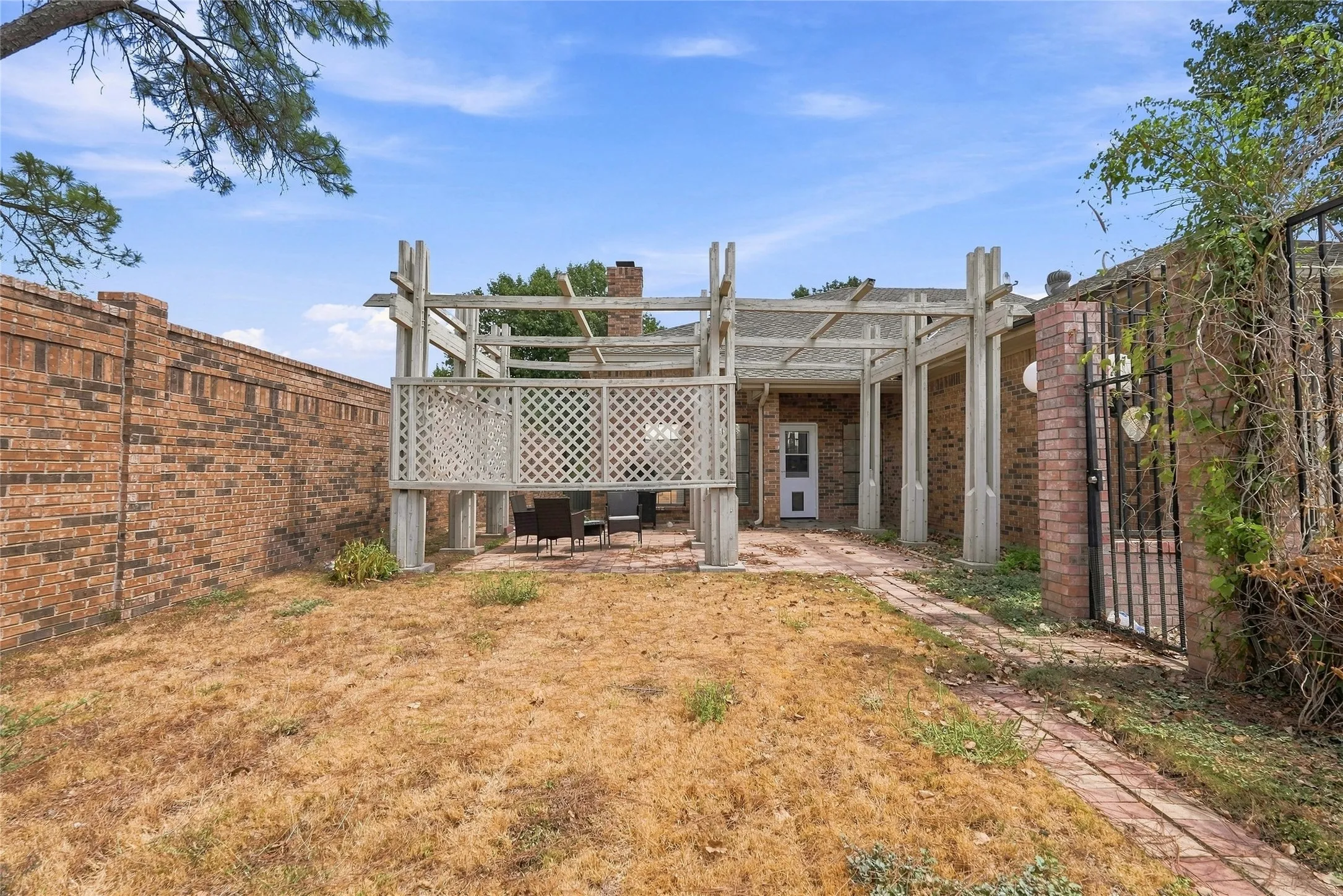 Single Family Residence For Sale in Taylor County , 116 Lytle Place Drive, Abilene, Texas 79602, 3 Bedroom, 4 Bathroom, 2 Garage spaces, 2,827 Sqft, built in 1985, mls#21376476, Real Estate Agent in Abilene, Homes For Sale in Taylor county, Homes For Sale in Abilene, Realtor in Abilene Texas, Real Estate Brokerage Independent Realty Texas, Luminita Cordes Realtor