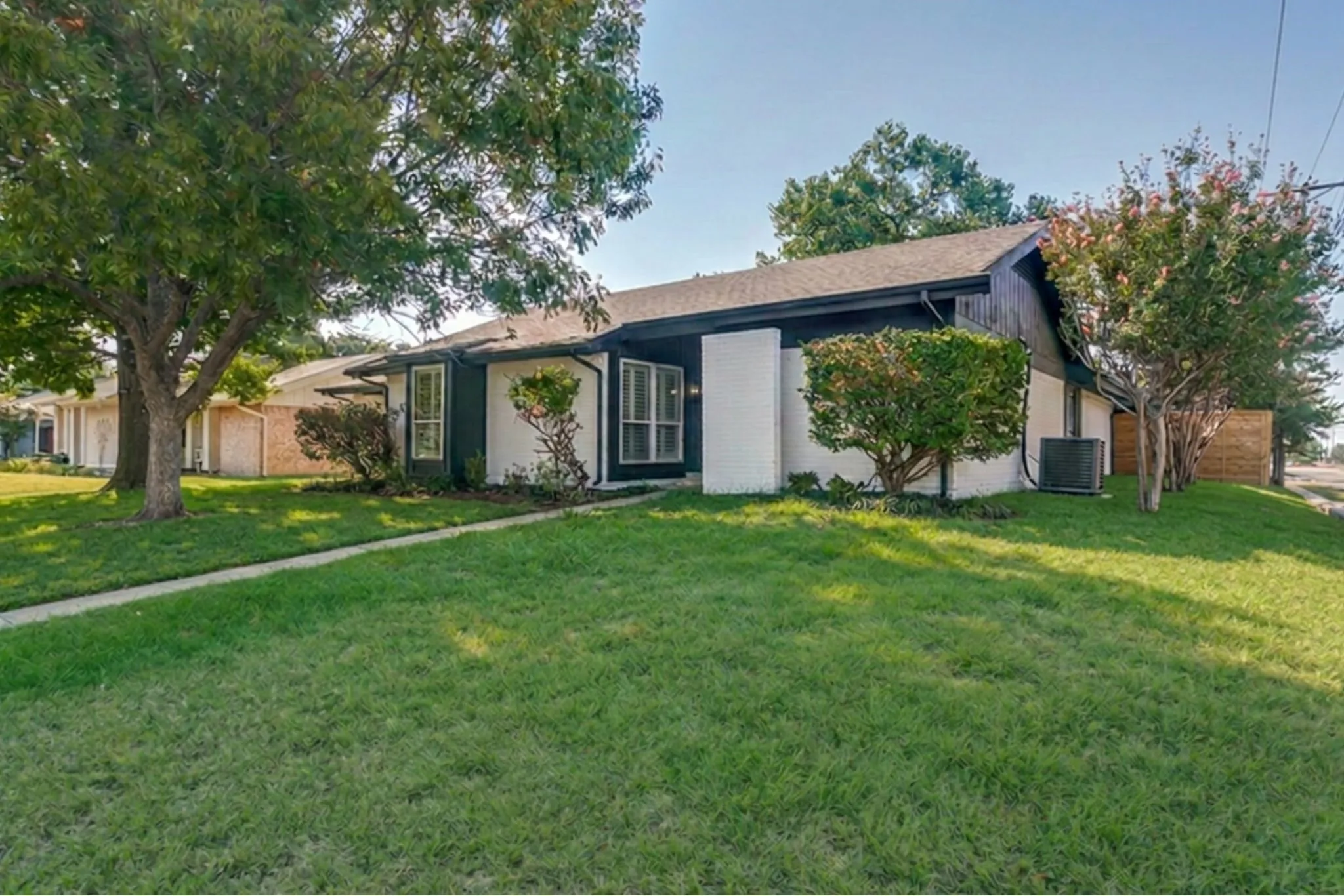 Single Family Residence For Sale in Denton County , 1742 Marblehead Drive, Lewisville, Texas 75067, 3 Bedroom, 2 Bathroom, 2 Garage spaces, 1,587 Sqft, built in 1971, mls#21376879, Real Estate Agent in Lewisville, Homes For Sale in Denton county, Homes For Sale in Lewisville, Realtor in Lewisville Texas, Real Estate Brokerage Independent Realty Texas, Luminita Cordes Realtor