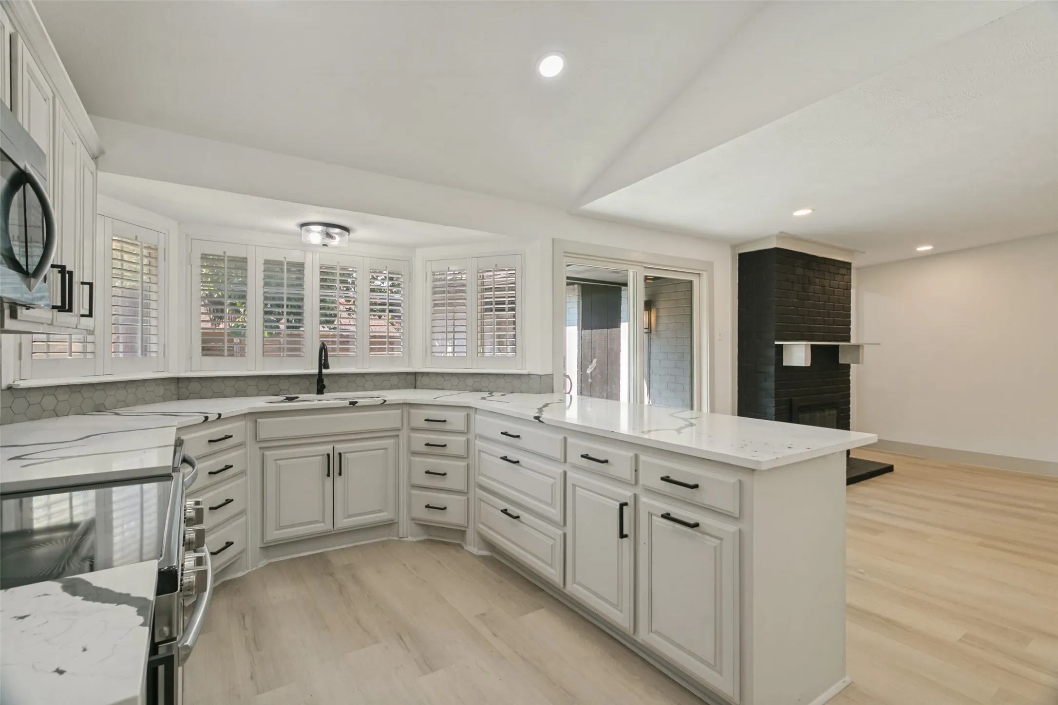 Single Family Residence For Sale in Denton County , 1742 Marblehead Drive, Lewisville, Texas 75067, 3 Bedroom, 2 Bathroom, 2 Garage spaces, 1,587 Sqft, built in 1971, mls#21376879, Real Estate Agent in Lewisville, Homes For Sale in Denton county, Homes For Sale in Lewisville, Realtor in Lewisville Texas, Real Estate Brokerage Independent Realty Texas, Luminita Cordes Realtor