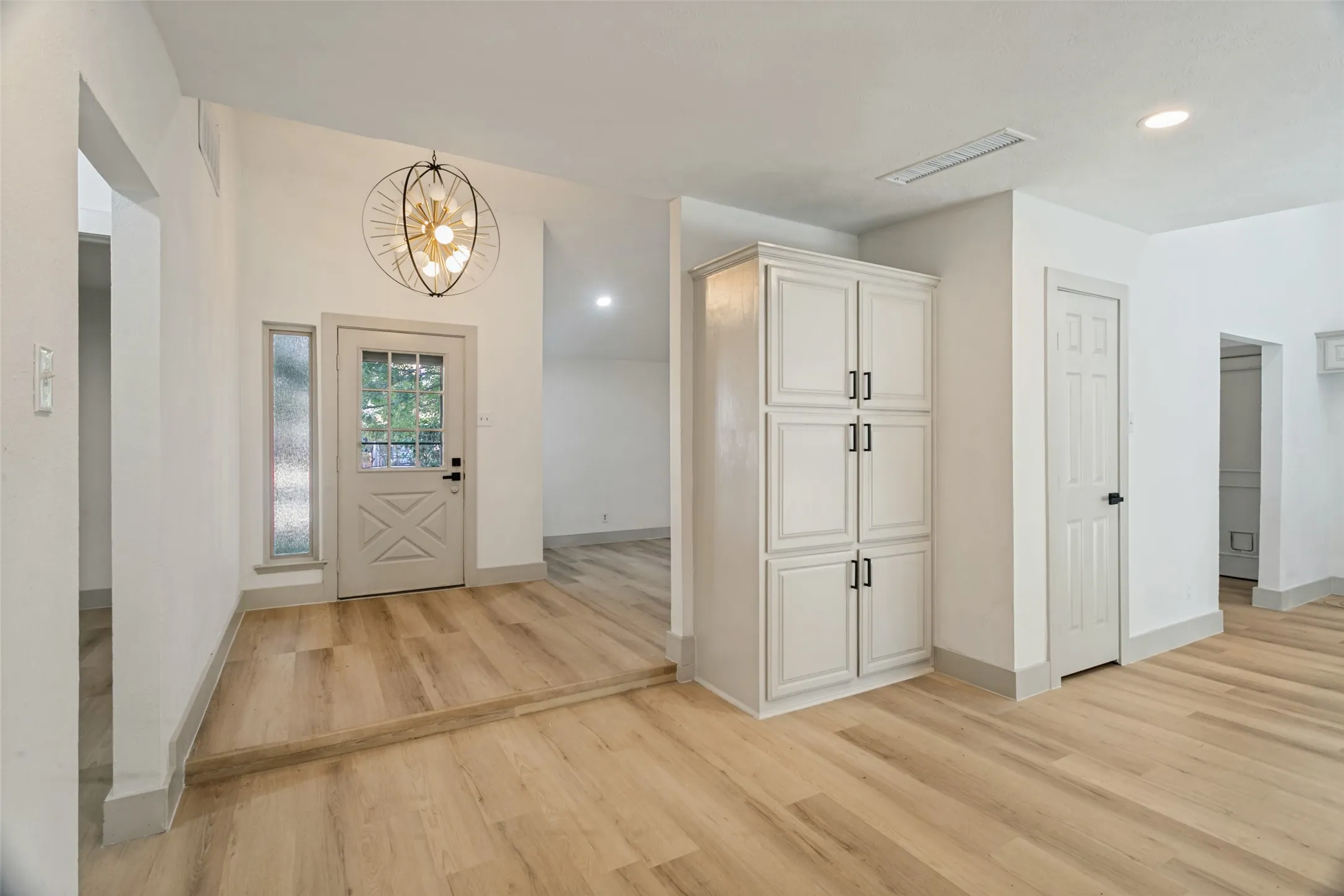 Single Family Residence For Sale in Denton County , 1742 Marblehead Drive, Lewisville, Texas 75067, 3 Bedroom, 2 Bathroom, 2 Garage spaces, 1,587 Sqft, built in 1971, mls#21376879, Real Estate Agent in Lewisville, Homes For Sale in Denton county, Homes For Sale in Lewisville, Realtor in Lewisville Texas, Real Estate Brokerage Independent Realty Texas, Luminita Cordes Realtor