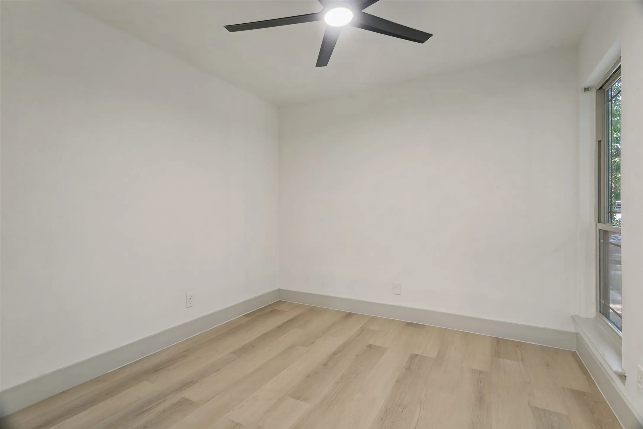 Single Family Residence For Sale in Denton County , 1742 Marblehead Drive, Lewisville, Texas 75067, 3 Bedroom, 2 Bathroom, 2 Garage spaces, 1,587 Sqft, built in 1971, mls#21376879, Real Estate Agent in Lewisville, Homes For Sale in Denton county, Homes For Sale in Lewisville, Realtor in Lewisville Texas, Real Estate Brokerage Independent Realty Texas, Luminita Cordes Realtor
