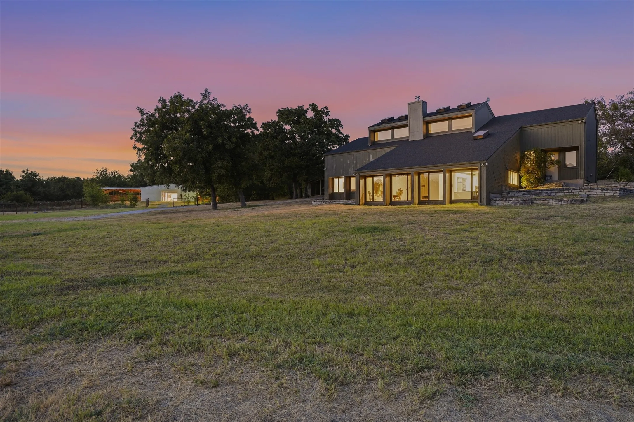 Warehouse For Sale in Parker County , 2701 N FM 51, Weatherford, Texas 76085, 3 Bedroom, 3 Bathroom, Garage spaces, 2,702 Sqft, built in 1982, mls#21376898, Real Estate Agent in Weatherford, Homes For Sale in Parker county, Homes For Sale in Weatherford, Realtor in Weatherford Texas, Real Estate Brokerage Independent Realty Texas, Luminita Cordes Realtor