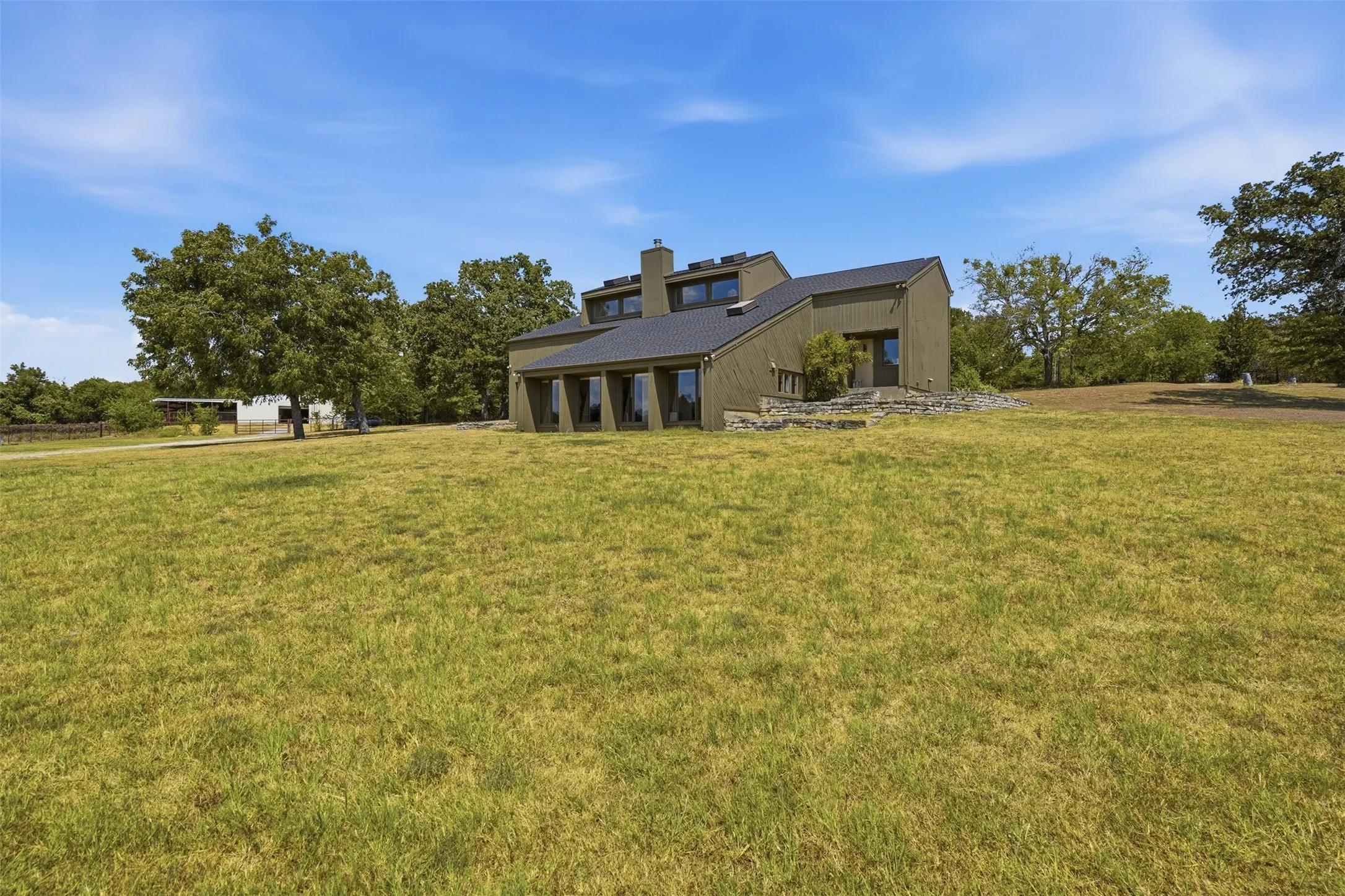 Warehouse For Sale in Parker County , 2701 N FM 51, Weatherford, Texas 76085, 3 Bedroom, 3 Bathroom, Garage spaces, 2,702 Sqft, built in 1982, mls#21376898, Real Estate Agent in Weatherford, Homes For Sale in Parker county, Homes For Sale in Weatherford, Realtor in Weatherford Texas, Real Estate Brokerage Independent Realty Texas, Luminita Cordes Realtor