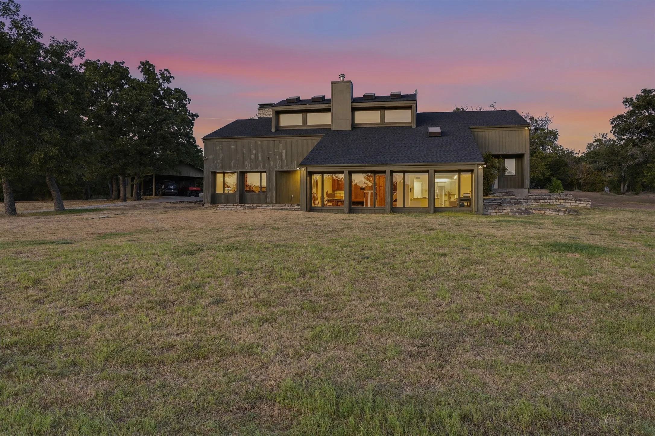 Warehouse For Sale in Parker County , 2701 N FM 51, Weatherford, Texas 76085, 3 Bedroom, 3 Bathroom, Garage spaces, 2,702 Sqft, built in 1982, mls#21376898, Real Estate Agent in Weatherford, Homes For Sale in Parker county, Homes For Sale in Weatherford, Realtor in Weatherford Texas, Real Estate Brokerage Independent Realty Texas, Luminita Cordes Realtor