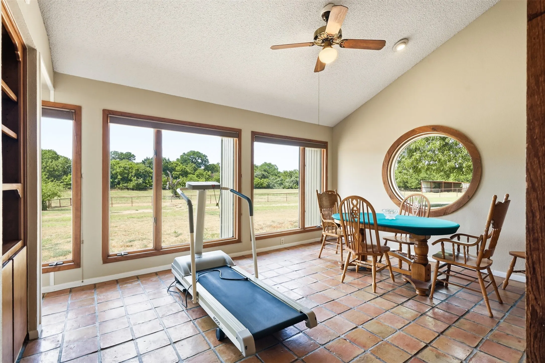 Warehouse For Sale in Parker County , 2701 N FM 51, Weatherford, Texas 76085, 3 Bedroom, 3 Bathroom, Garage spaces, 2,702 Sqft, built in 1982, mls#21376898, Real Estate Agent in Weatherford, Homes For Sale in Parker county, Homes For Sale in Weatherford, Realtor in Weatherford Texas, Real Estate Brokerage Independent Realty Texas, Luminita Cordes Realtor