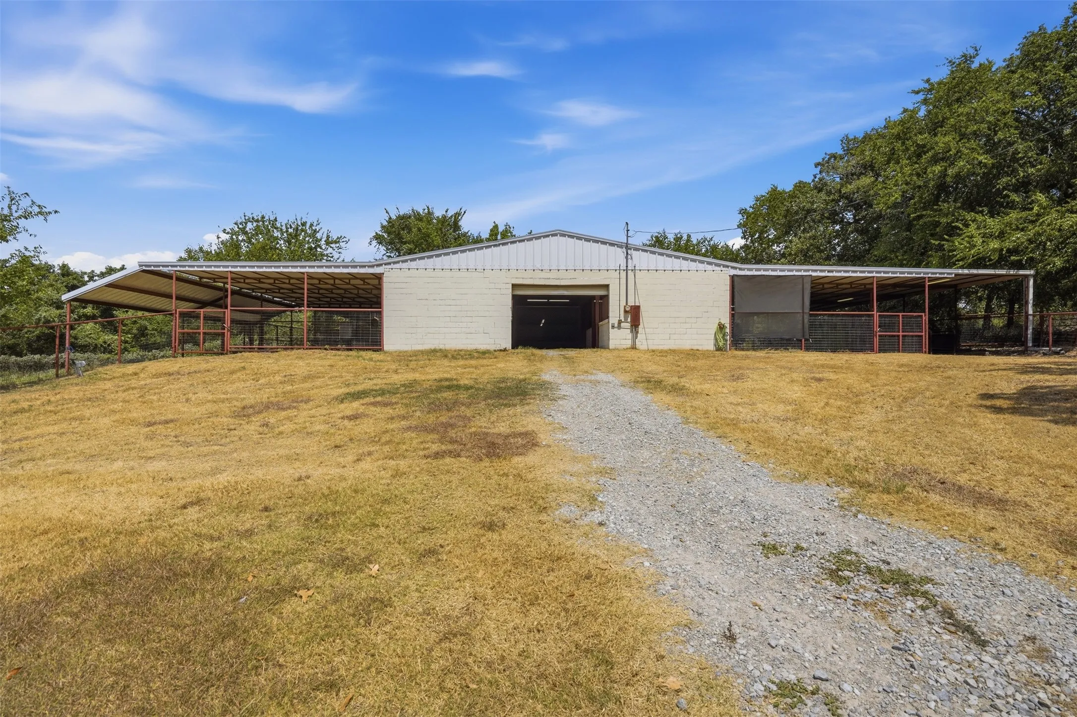 Warehouse For Sale in Parker County , 2701 N FM 51, Weatherford, Texas 76085, 3 Bedroom, 3 Bathroom, Garage spaces, 2,702 Sqft, built in 1982, mls#21376898, Real Estate Agent in Weatherford, Homes For Sale in Parker county, Homes For Sale in Weatherford, Realtor in Weatherford Texas, Real Estate Brokerage Independent Realty Texas, Luminita Cordes Realtor