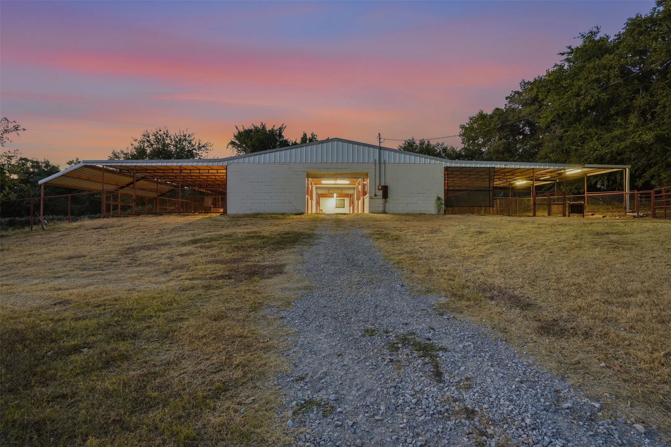Warehouse For Sale in Parker County , 2701 N FM 51, Weatherford, Texas 76085, 3 Bedroom, 3 Bathroom, Garage spaces, 2,702 Sqft, built in 1982, mls#21376898, Real Estate Agent in Weatherford, Homes For Sale in Parker county, Homes For Sale in Weatherford, Realtor in Weatherford Texas, Real Estate Brokerage Independent Realty Texas, Luminita Cordes Realtor