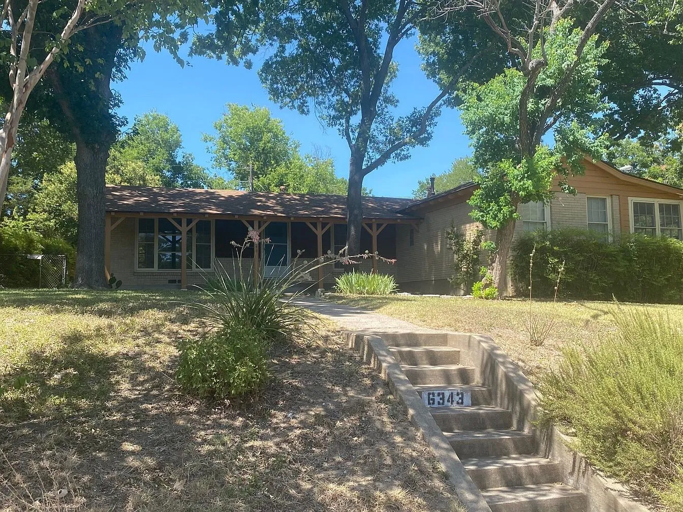 Single Family Residence For Rent in Dallas County , 6343 Parkdale Drive, Dallas, Texas 75227, 2 Bedroom, 1 Bathroom, 1 Garage spaces, 1,030 Sqft, built in 1950, mls#21376903, Real Estate Agent in Dallas, Homes For Rent in Dallas county, Homes For Rent in Dallas, Realtor in Dallas Texas, Real Estate Brokerage Independent Realty Texas, Luminita Cordes Realtor