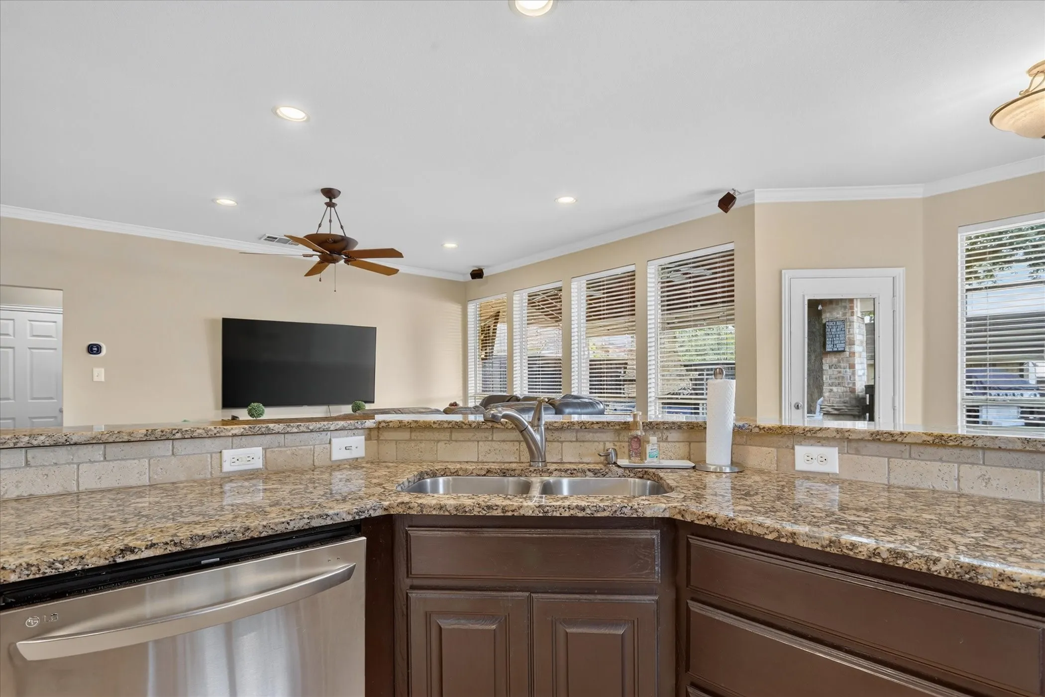 Single Family Residence For Sale in Denton County , 901 Brittany Drive, Lewisville, Texas 75067, 4 Bedroom, 3 Bathroom, 3 Garage spaces, 2,733 Sqft, built in 1997, mls#21376909, Real Estate Agent in Lewisville, Homes For Sale in Denton county, Homes For Sale in Lewisville, Realtor in Lewisville Texas, Real Estate Brokerage Independent Realty Texas, Luminita Cordes Realtor