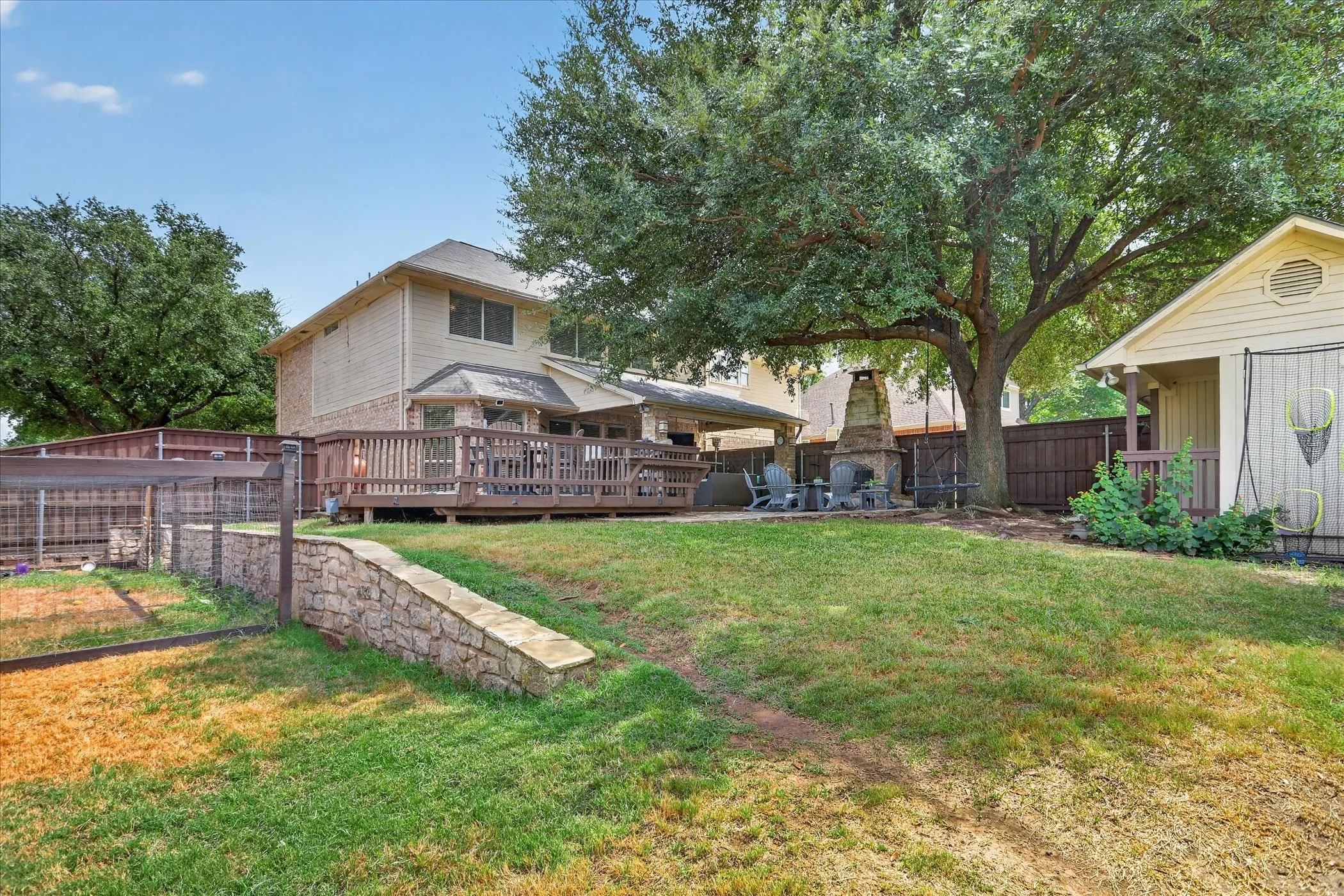 Single Family Residence For Sale in Denton County , 901 Brittany Drive, Lewisville, Texas 75067, 4 Bedroom, 3 Bathroom, 3 Garage spaces, 2,733 Sqft, built in 1997, mls#21376909, Real Estate Agent in Lewisville, Homes For Sale in Denton county, Homes For Sale in Lewisville, Realtor in Lewisville Texas, Real Estate Brokerage Independent Realty Texas, Luminita Cordes Realtor