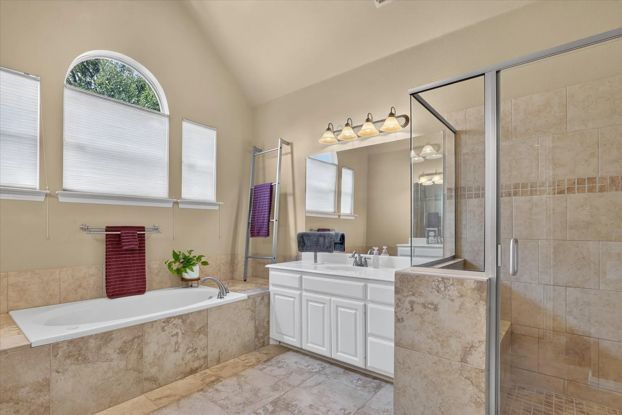 Single Family Residence For Sale in Denton County , 901 Brittany Drive, Lewisville, Texas 75067, 4 Bedroom, 3 Bathroom, 3 Garage spaces, 2,733 Sqft, built in 1997, mls#21376909, Real Estate Agent in Lewisville, Homes For Sale in Denton county, Homes For Sale in Lewisville, Realtor in Lewisville Texas, Real Estate Brokerage Independent Realty Texas, Luminita Cordes Realtor