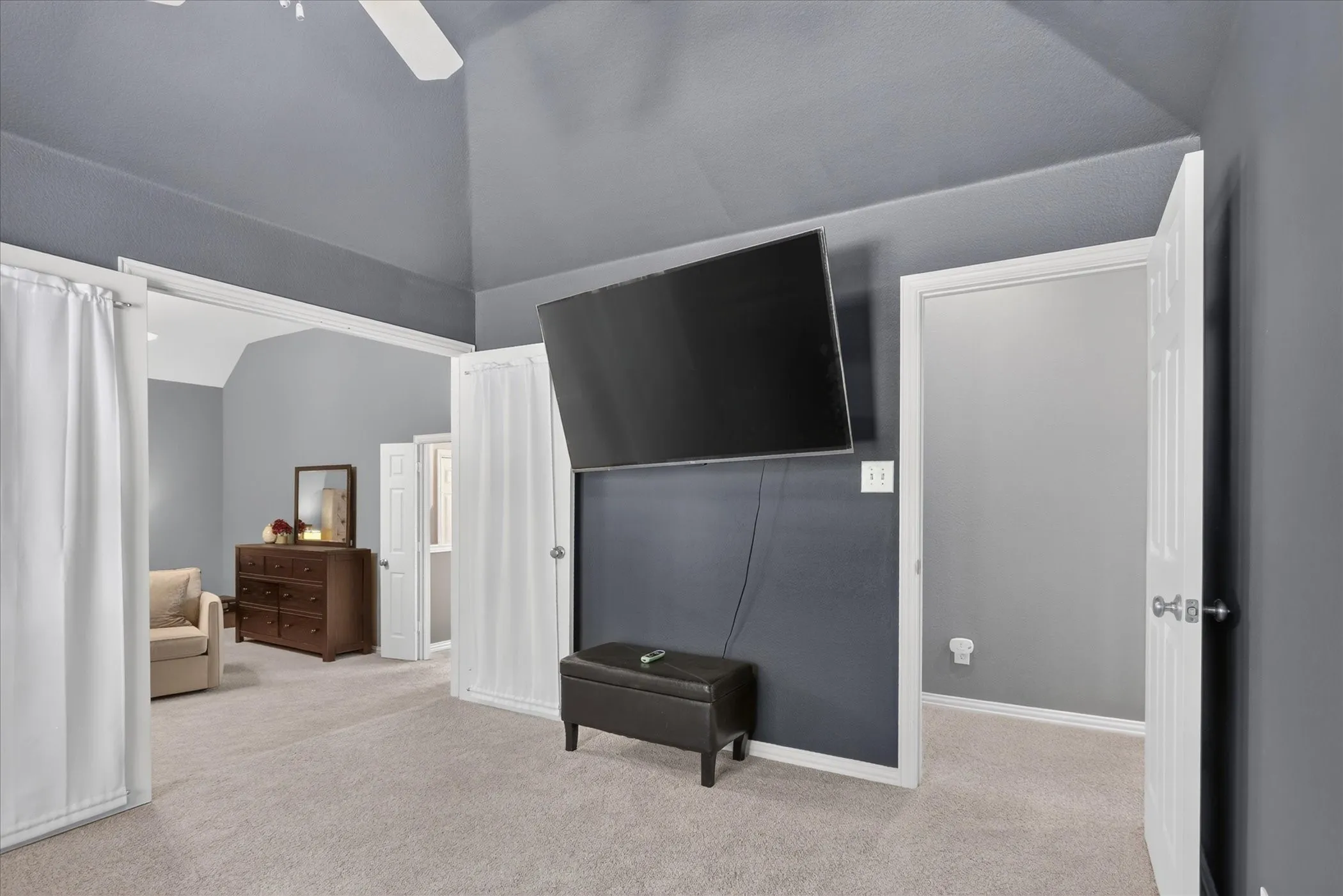 Single Family Residence For Sale in Denton County , 901 Brittany Drive, Lewisville, Texas 75067, 4 Bedroom, 3 Bathroom, 3 Garage spaces, 2,733 Sqft, built in 1997, mls#21376909, Real Estate Agent in Lewisville, Homes For Sale in Denton county, Homes For Sale in Lewisville, Realtor in Lewisville Texas, Real Estate Brokerage Independent Realty Texas, Luminita Cordes Realtor