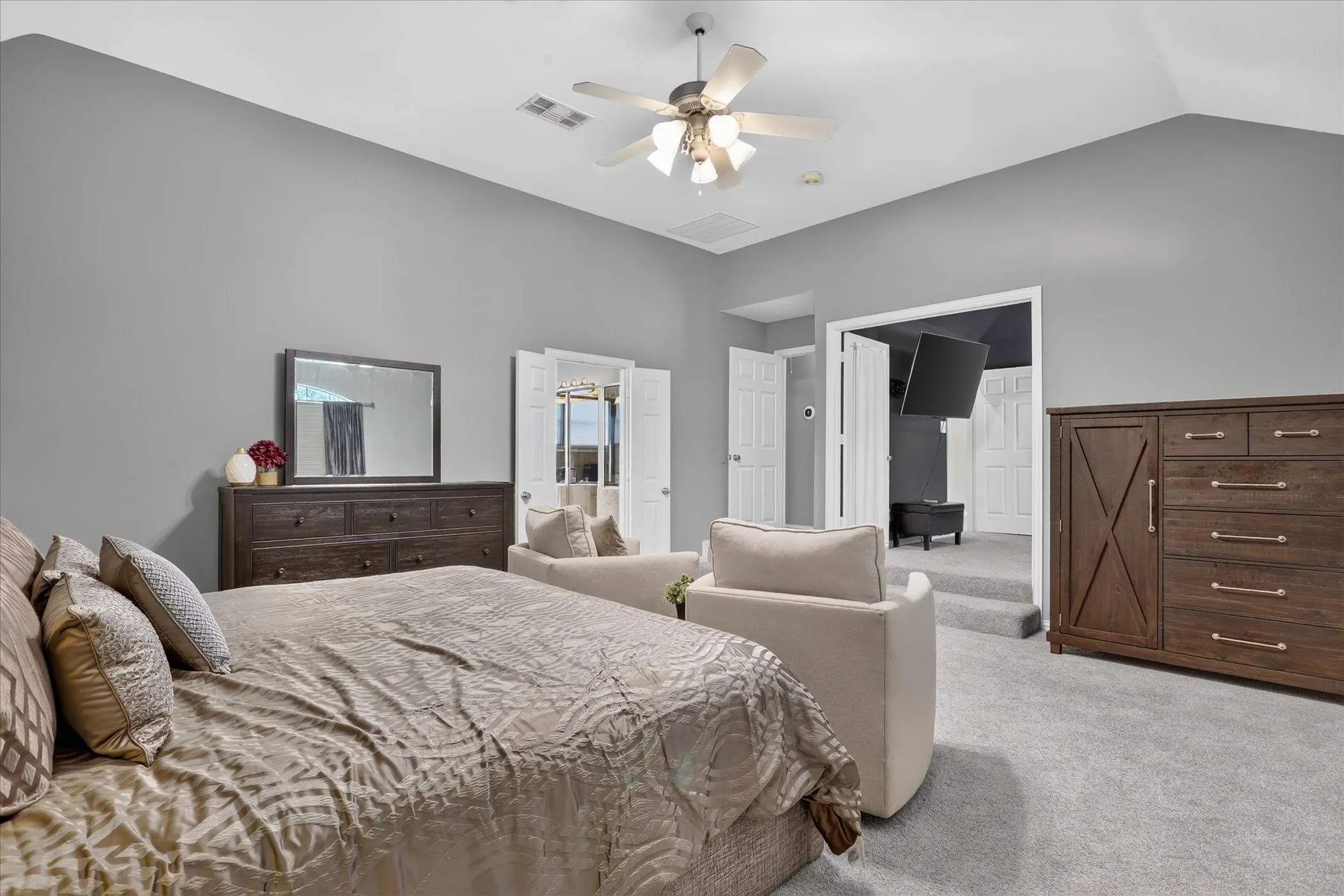 Single Family Residence For Sale in Denton County , 901 Brittany Drive, Lewisville, Texas 75067, 4 Bedroom, 3 Bathroom, 3 Garage spaces, 2,733 Sqft, built in 1997, mls#21376909, Real Estate Agent in Lewisville, Homes For Sale in Denton county, Homes For Sale in Lewisville, Realtor in Lewisville Texas, Real Estate Brokerage Independent Realty Texas, Luminita Cordes Realtor