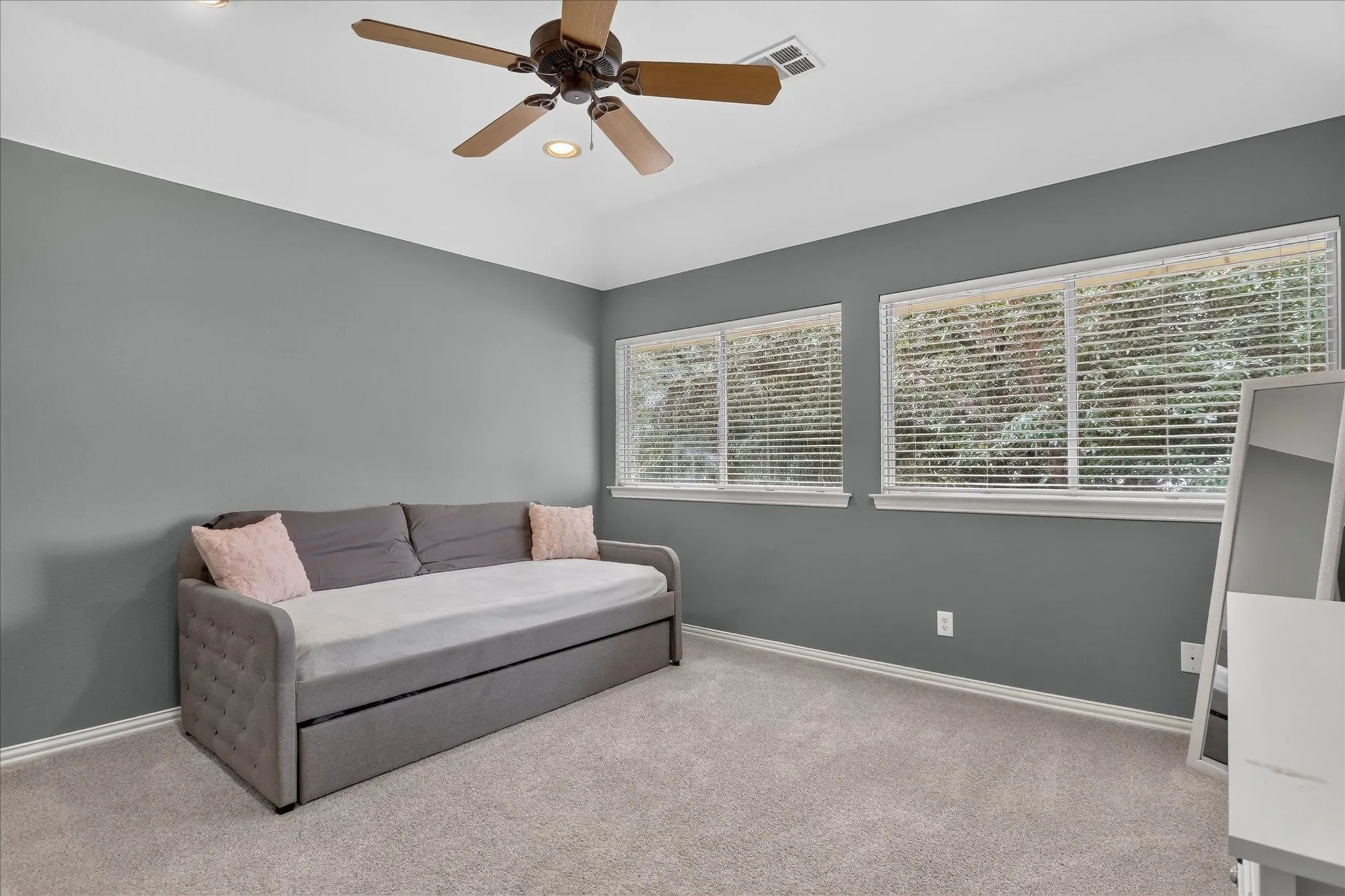 Single Family Residence For Sale in Denton County , 901 Brittany Drive, Lewisville, Texas 75067, 4 Bedroom, 3 Bathroom, 3 Garage spaces, 2,733 Sqft, built in 1997, mls#21376909, Real Estate Agent in Lewisville, Homes For Sale in Denton county, Homes For Sale in Lewisville, Realtor in Lewisville Texas, Real Estate Brokerage Independent Realty Texas, Luminita Cordes Realtor