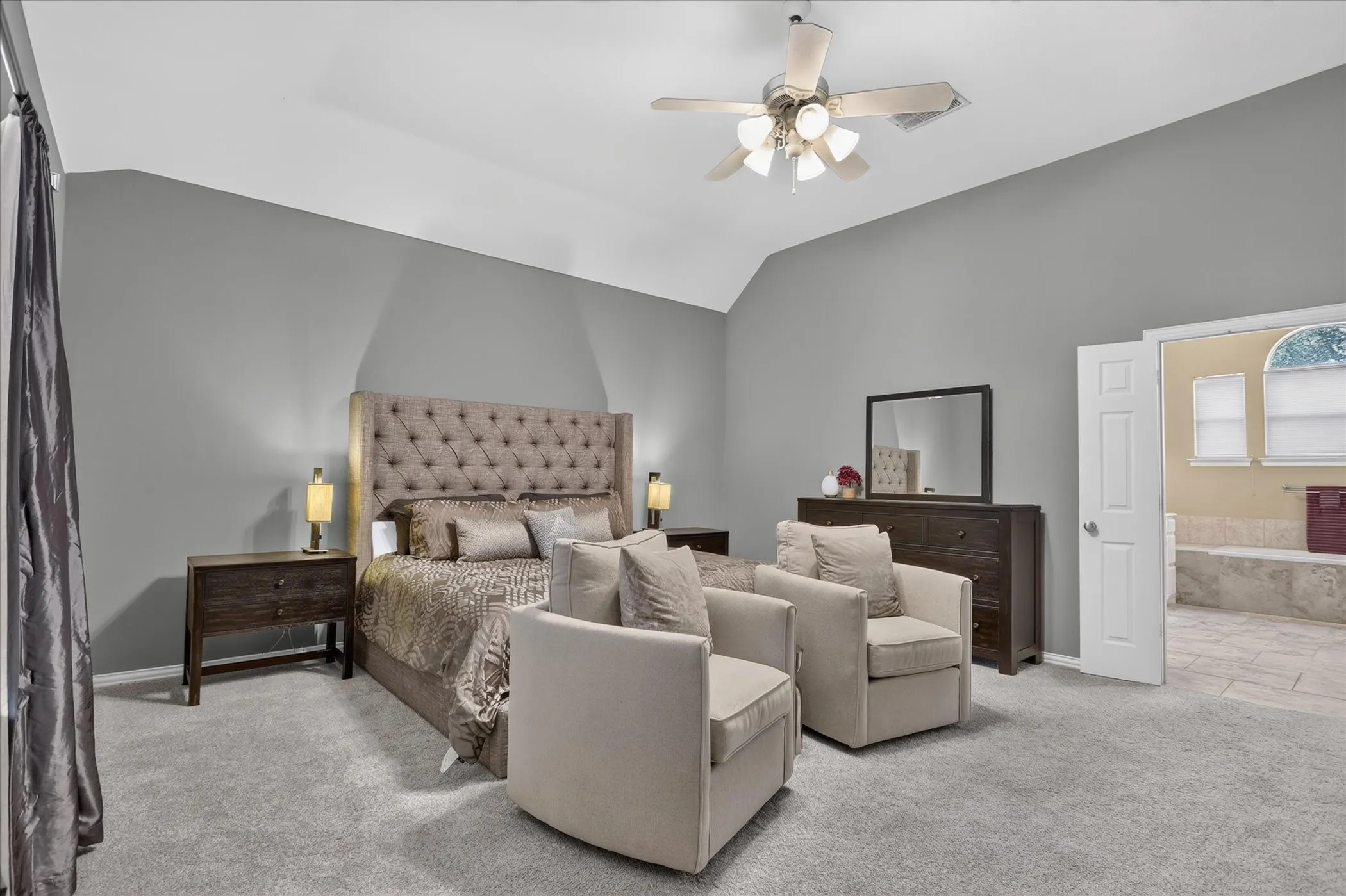 Single Family Residence For Sale in Denton County , 901 Brittany Drive, Lewisville, Texas 75067, 4 Bedroom, 3 Bathroom, 3 Garage spaces, 2,733 Sqft, built in 1997, mls#21376909, Real Estate Agent in Lewisville, Homes For Sale in Denton county, Homes For Sale in Lewisville, Realtor in Lewisville Texas, Real Estate Brokerage Independent Realty Texas, Luminita Cordes Realtor