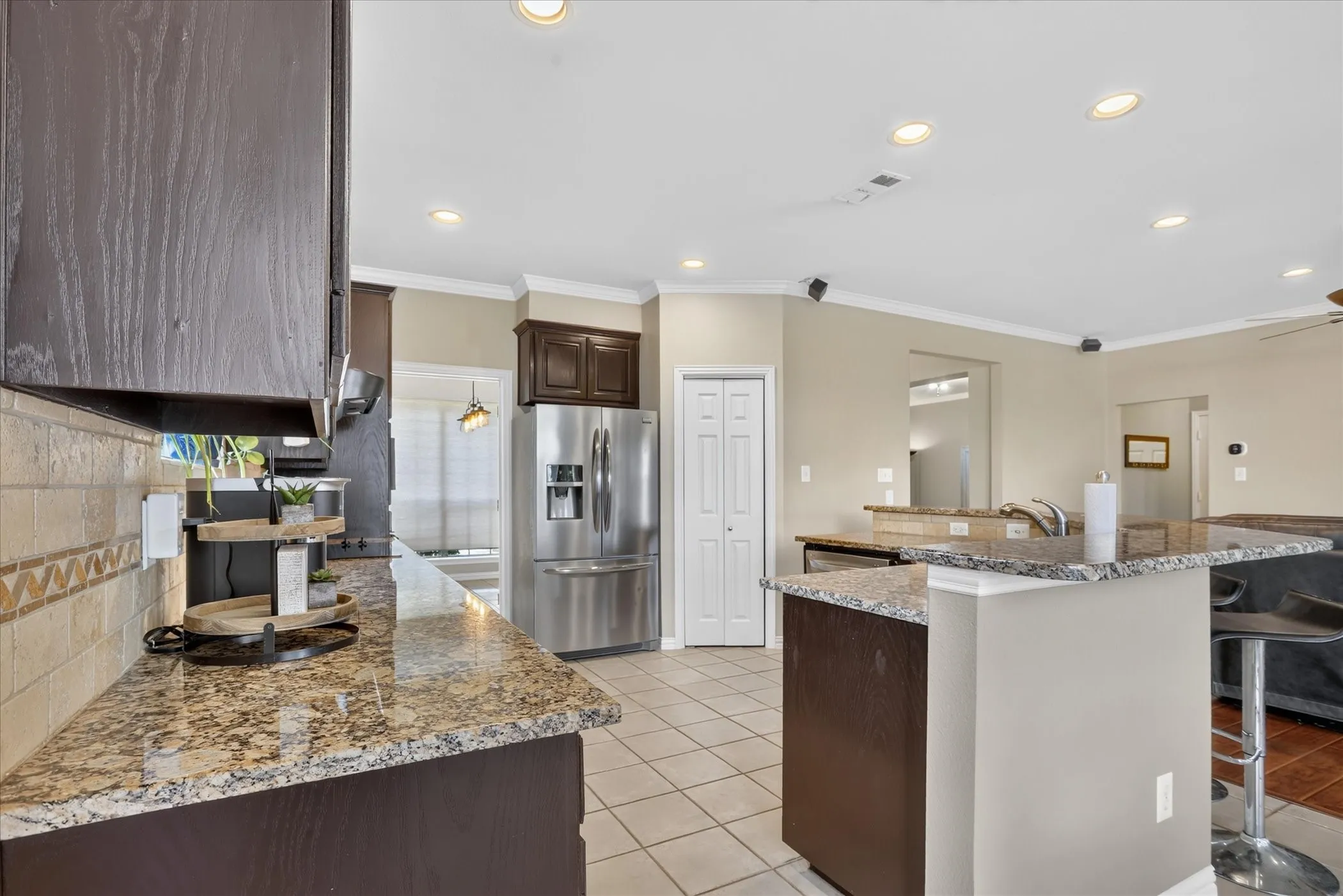 Single Family Residence For Sale in Denton County , 901 Brittany Drive, Lewisville, Texas 75067, 4 Bedroom, 3 Bathroom, 3 Garage spaces, 2,733 Sqft, built in 1997, mls#21376909, Real Estate Agent in Lewisville, Homes For Sale in Denton county, Homes For Sale in Lewisville, Realtor in Lewisville Texas, Real Estate Brokerage Independent Realty Texas, Luminita Cordes Realtor