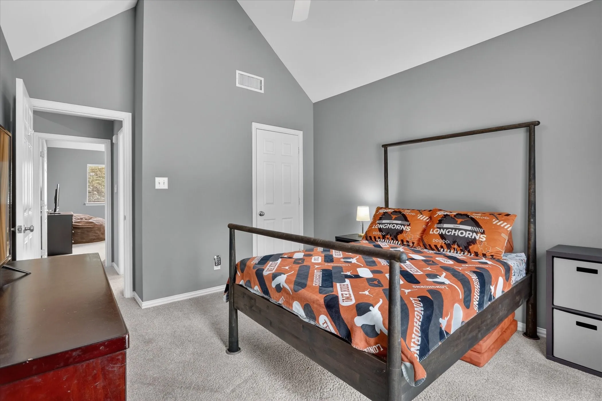 Single Family Residence For Sale in Denton County , 901 Brittany Drive, Lewisville, Texas 75067, 4 Bedroom, 3 Bathroom, 3 Garage spaces, 2,733 Sqft, built in 1997, mls#21376909, Real Estate Agent in Lewisville, Homes For Sale in Denton county, Homes For Sale in Lewisville, Realtor in Lewisville Texas, Real Estate Brokerage Independent Realty Texas, Luminita Cordes Realtor