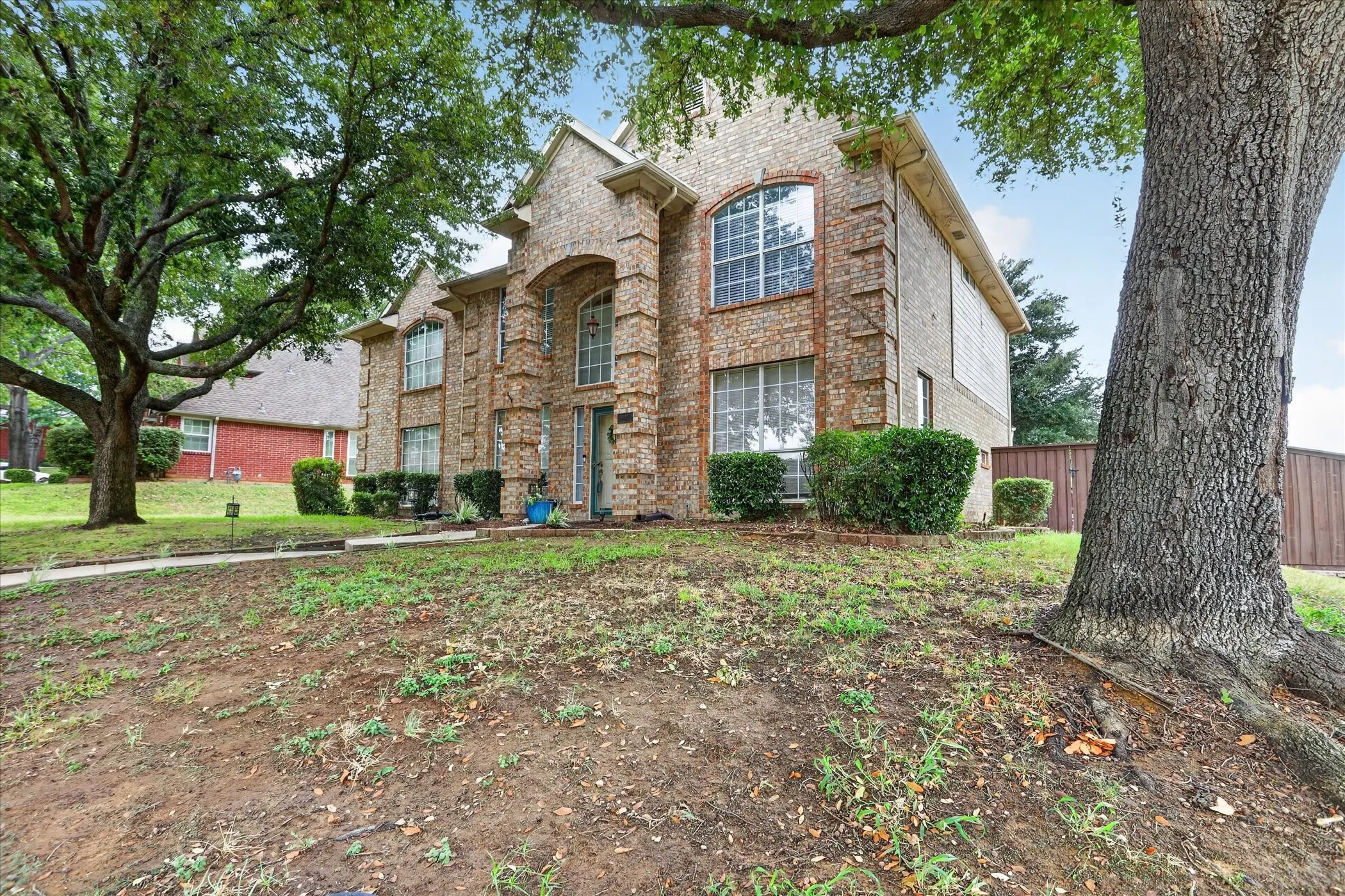 Single Family Residence For Sale in Denton County , 901 Brittany Drive, Lewisville, Texas 75067, 4 Bedroom, 3 Bathroom, 3 Garage spaces, 2,733 Sqft, built in 1997, mls#21376909, Real Estate Agent in Lewisville, Homes For Sale in Denton county, Homes For Sale in Lewisville, Realtor in Lewisville Texas, Real Estate Brokerage Independent Realty Texas, Luminita Cordes Realtor
