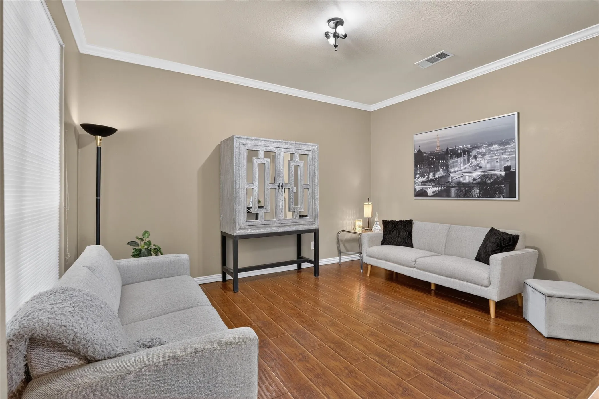 Single Family Residence For Sale in Denton County , 901 Brittany Drive, Lewisville, Texas 75067, 4 Bedroom, 3 Bathroom, 3 Garage spaces, 2,733 Sqft, built in 1997, mls#21376909, Real Estate Agent in Lewisville, Homes For Sale in Denton county, Homes For Sale in Lewisville, Realtor in Lewisville Texas, Real Estate Brokerage Independent Realty Texas, Luminita Cordes Realtor