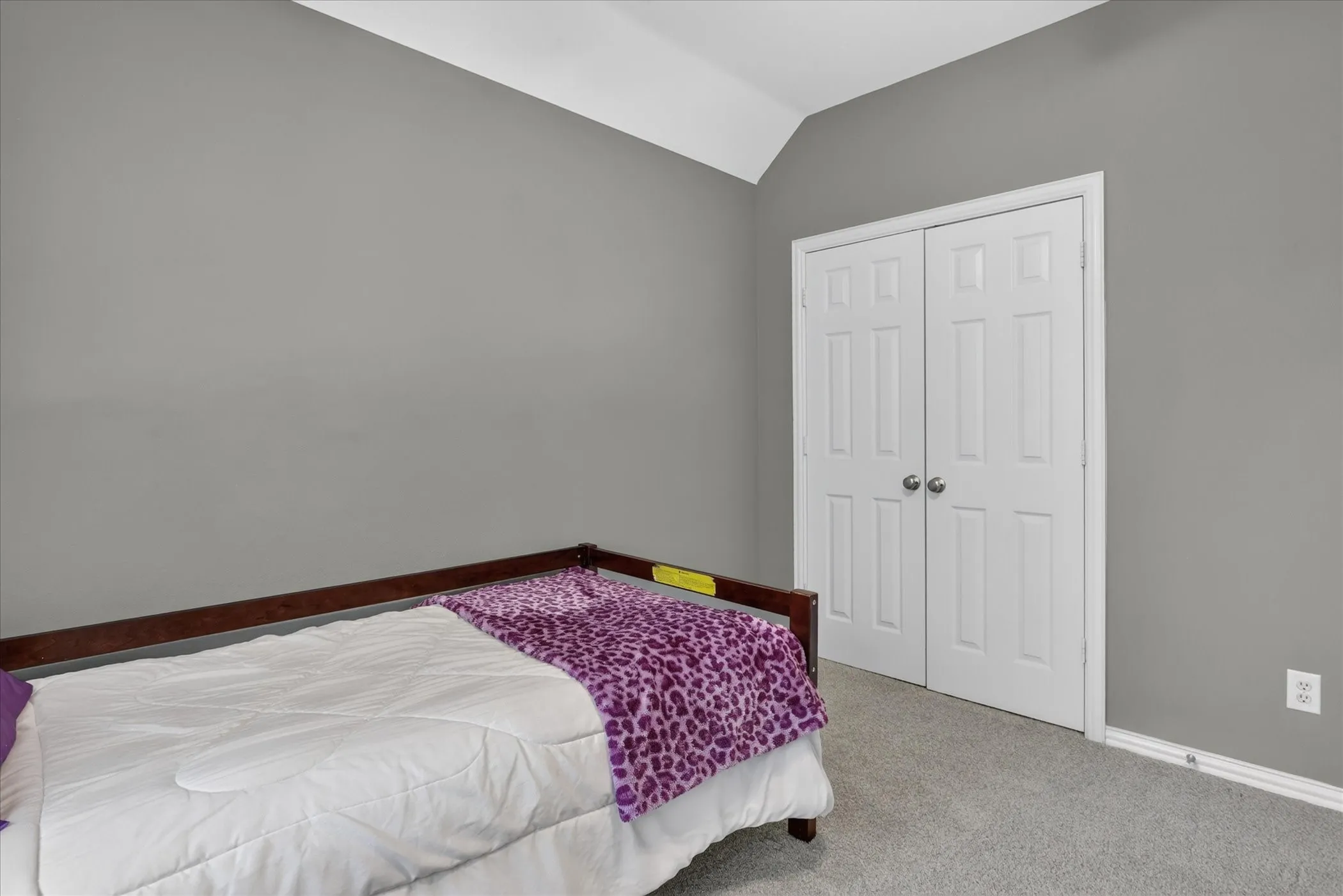 Single Family Residence For Sale in Denton County , 901 Brittany Drive, Lewisville, Texas 75067, 4 Bedroom, 3 Bathroom, 3 Garage spaces, 2,733 Sqft, built in 1997, mls#21376909, Real Estate Agent in Lewisville, Homes For Sale in Denton county, Homes For Sale in Lewisville, Realtor in Lewisville Texas, Real Estate Brokerage Independent Realty Texas, Luminita Cordes Realtor