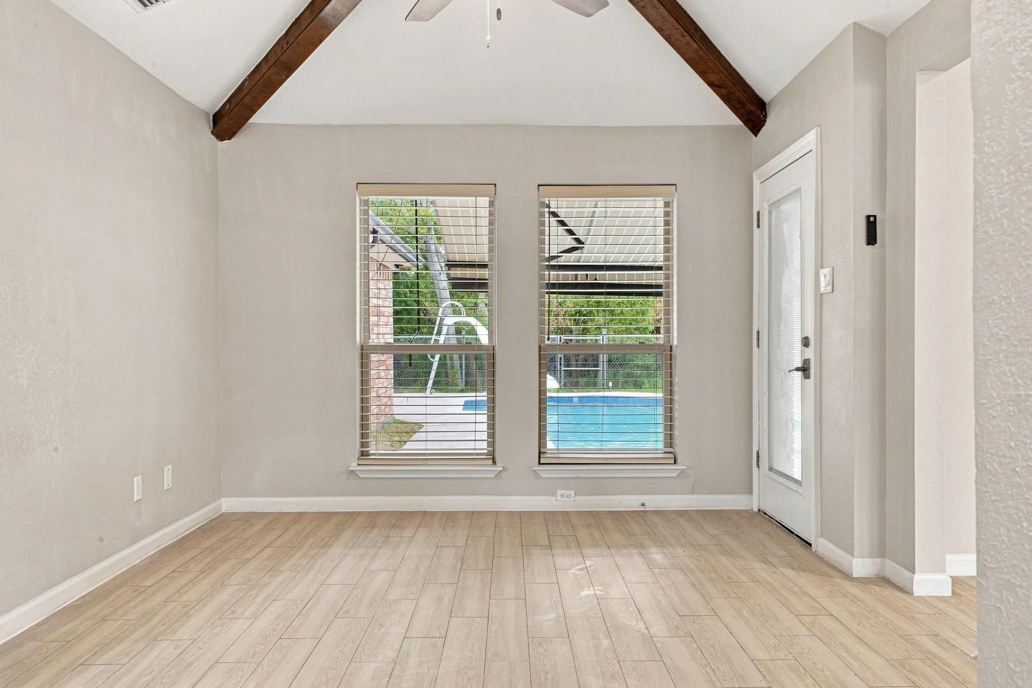Single Family Residence For Sale in Dallas County , 6307 Parkview Drive, Sachse, Texas 75048, 3 Bedroom, 3 Bathroom, 2 Garage spaces, 1,922 Sqft, built in 1986, mls#21376916, Real Estate Agent in Sachse, Homes For Sale in Dallas county, Homes For Sale in Sachse, Realtor in Sachse Texas, Real Estate Brokerage Independent Realty Texas, Luminita Cordes Realtor