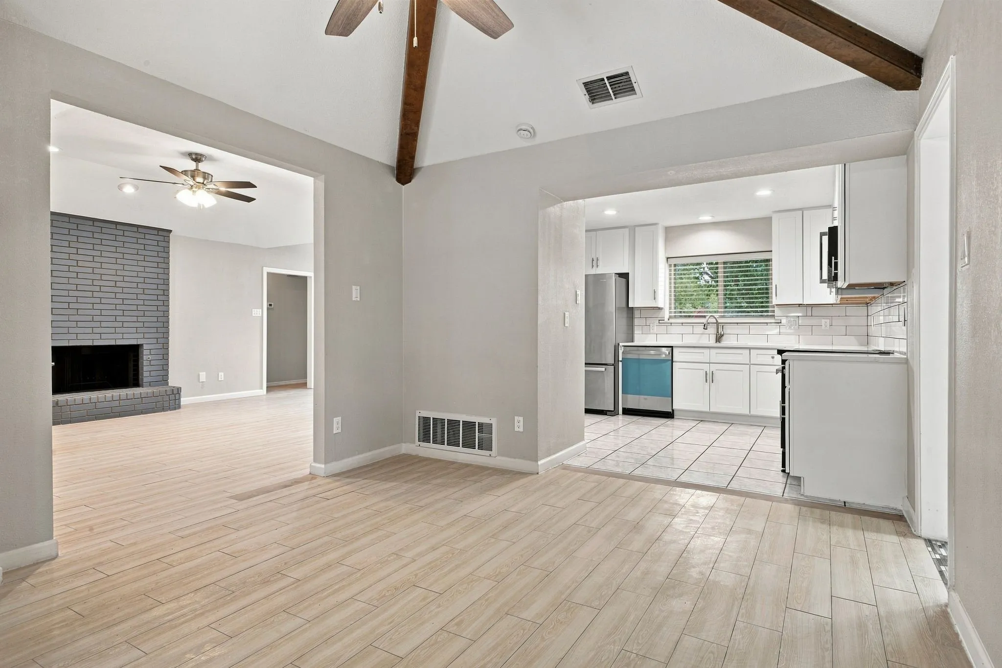 Single Family Residence For Sale in Dallas County , 6307 Parkview Drive, Sachse, Texas 75048, 3 Bedroom, 3 Bathroom, 2 Garage spaces, 1,922 Sqft, built in 1986, mls#21376916, Real Estate Agent in Sachse, Homes For Sale in Dallas county, Homes For Sale in Sachse, Realtor in Sachse Texas, Real Estate Brokerage Independent Realty Texas, Luminita Cordes Realtor
