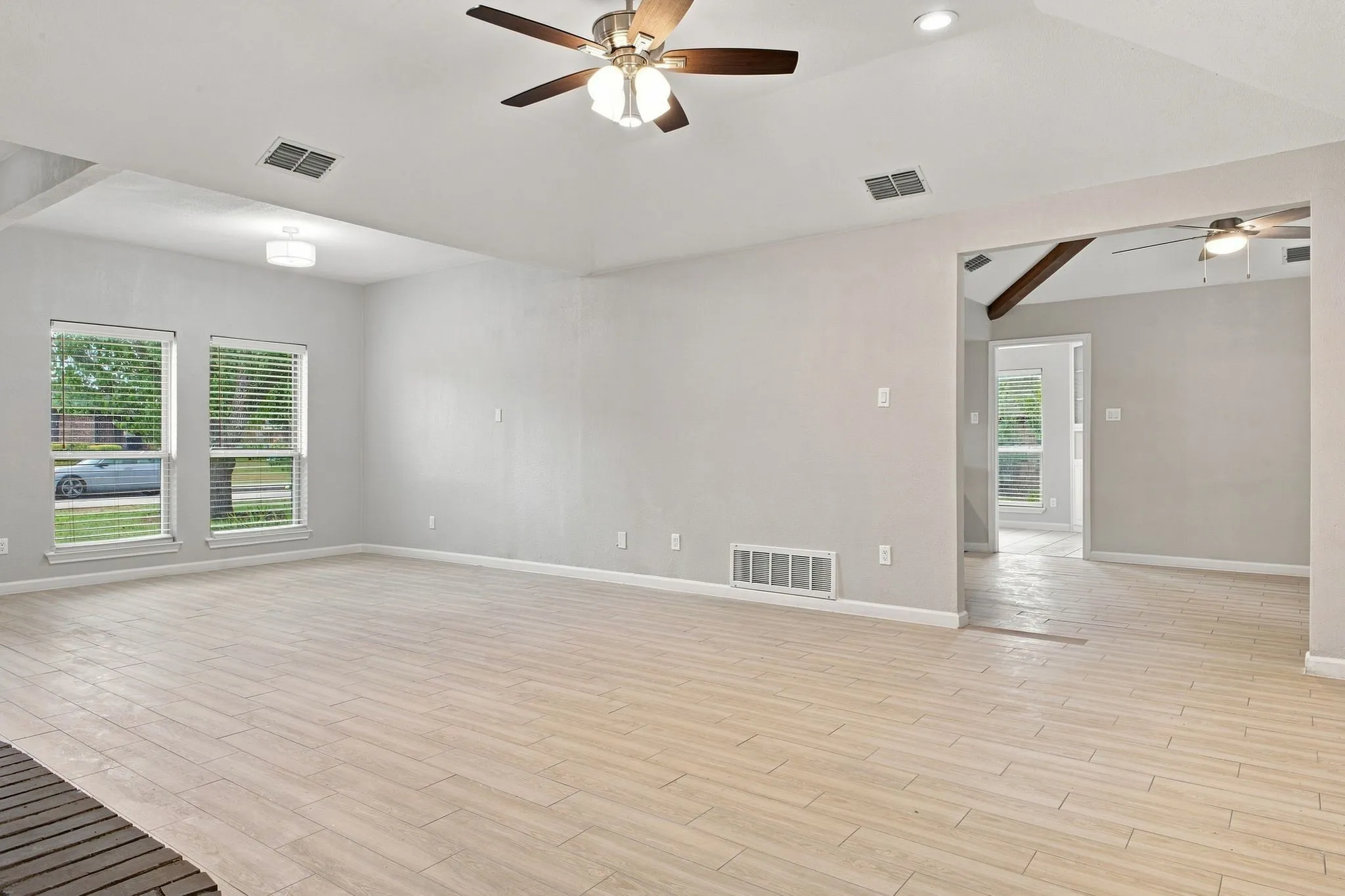 Single Family Residence For Sale in Dallas County , 6307 Parkview Drive, Sachse, Texas 75048, 3 Bedroom, 3 Bathroom, 2 Garage spaces, 1,922 Sqft, built in 1986, mls#21376916, Real Estate Agent in Sachse, Homes For Sale in Dallas county, Homes For Sale in Sachse, Realtor in Sachse Texas, Real Estate Brokerage Independent Realty Texas, Luminita Cordes Realtor